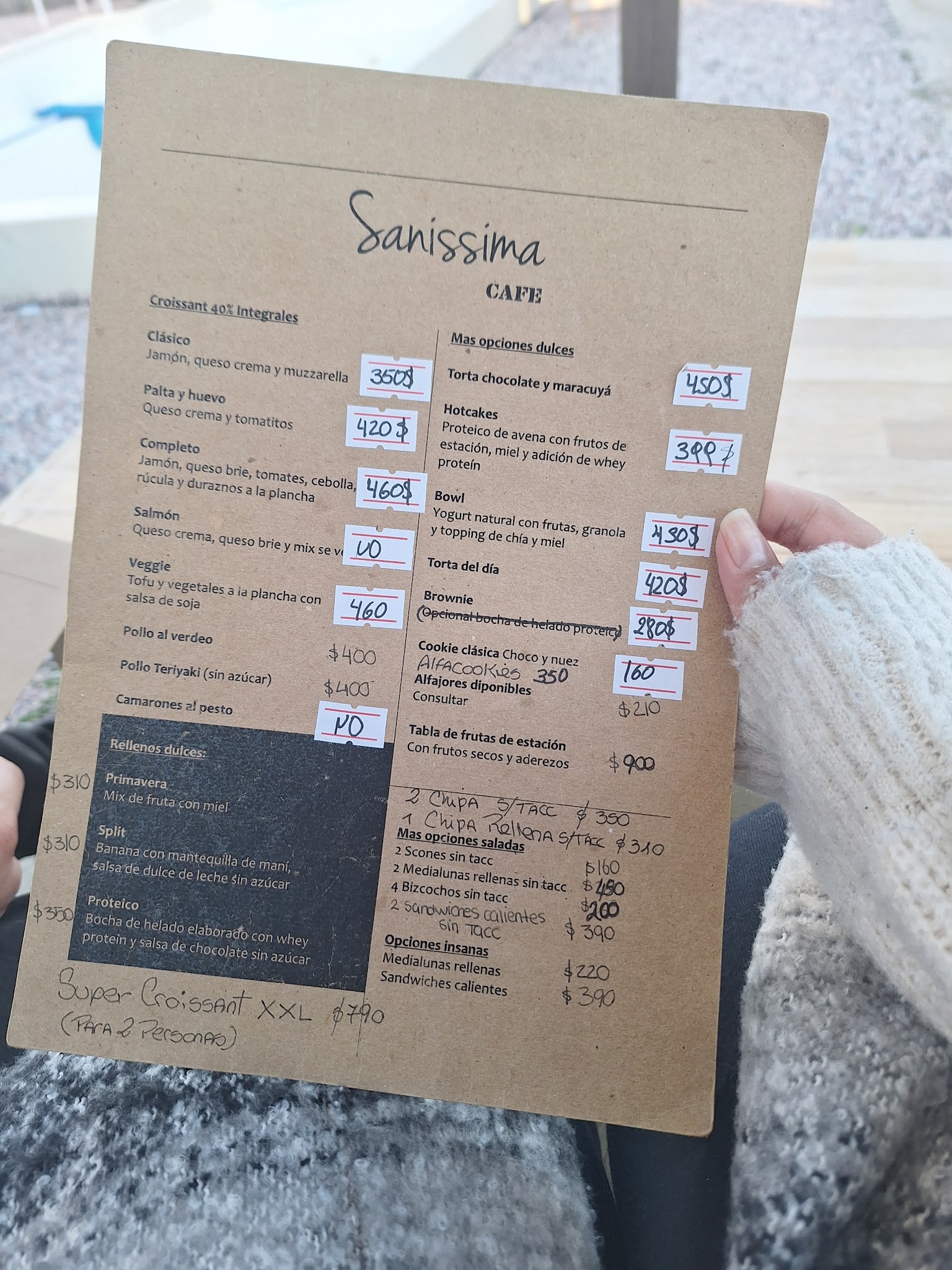 Carta de Sanissima cafe, foto de julio de 2026