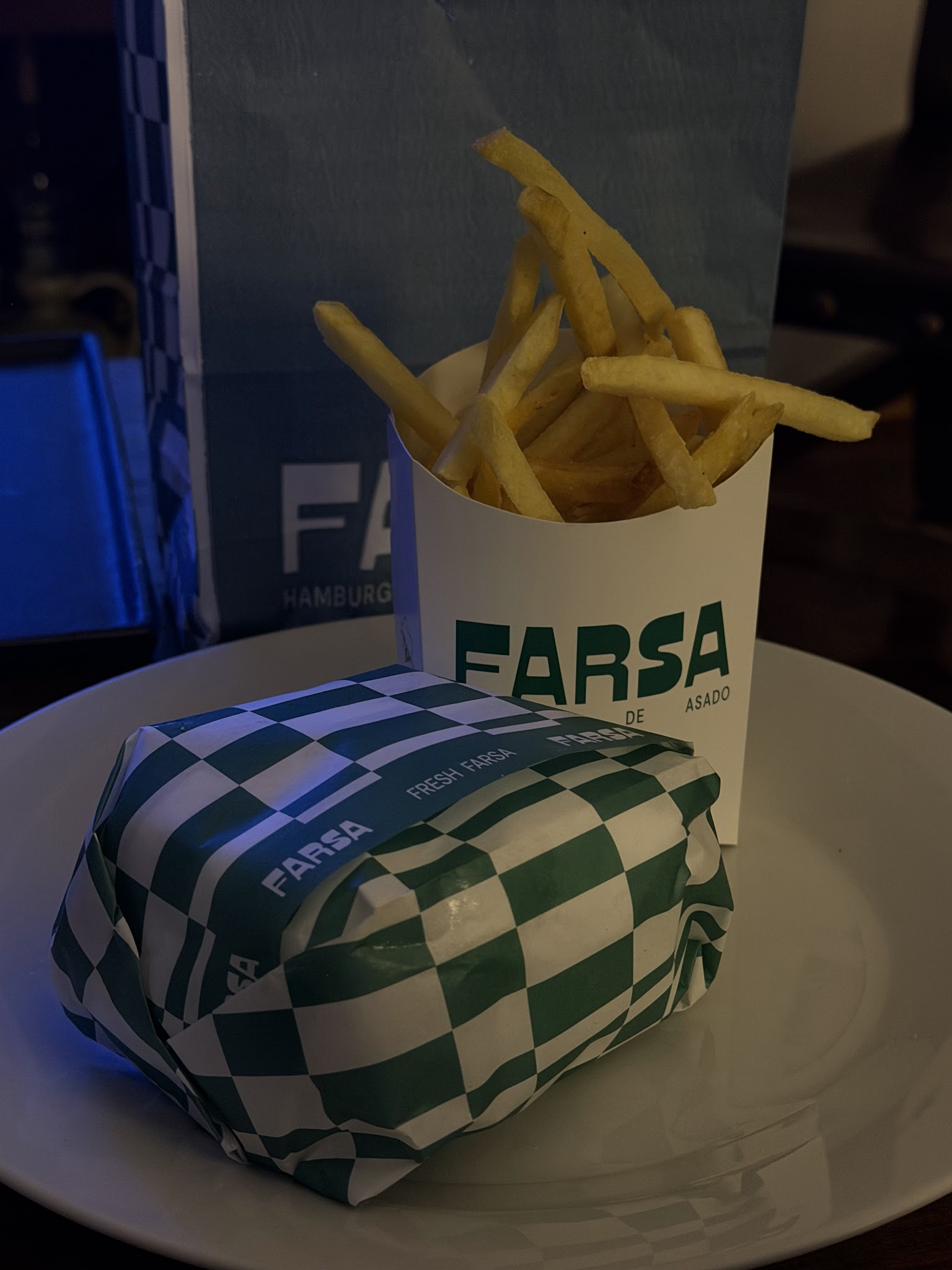 Farsa Burgers