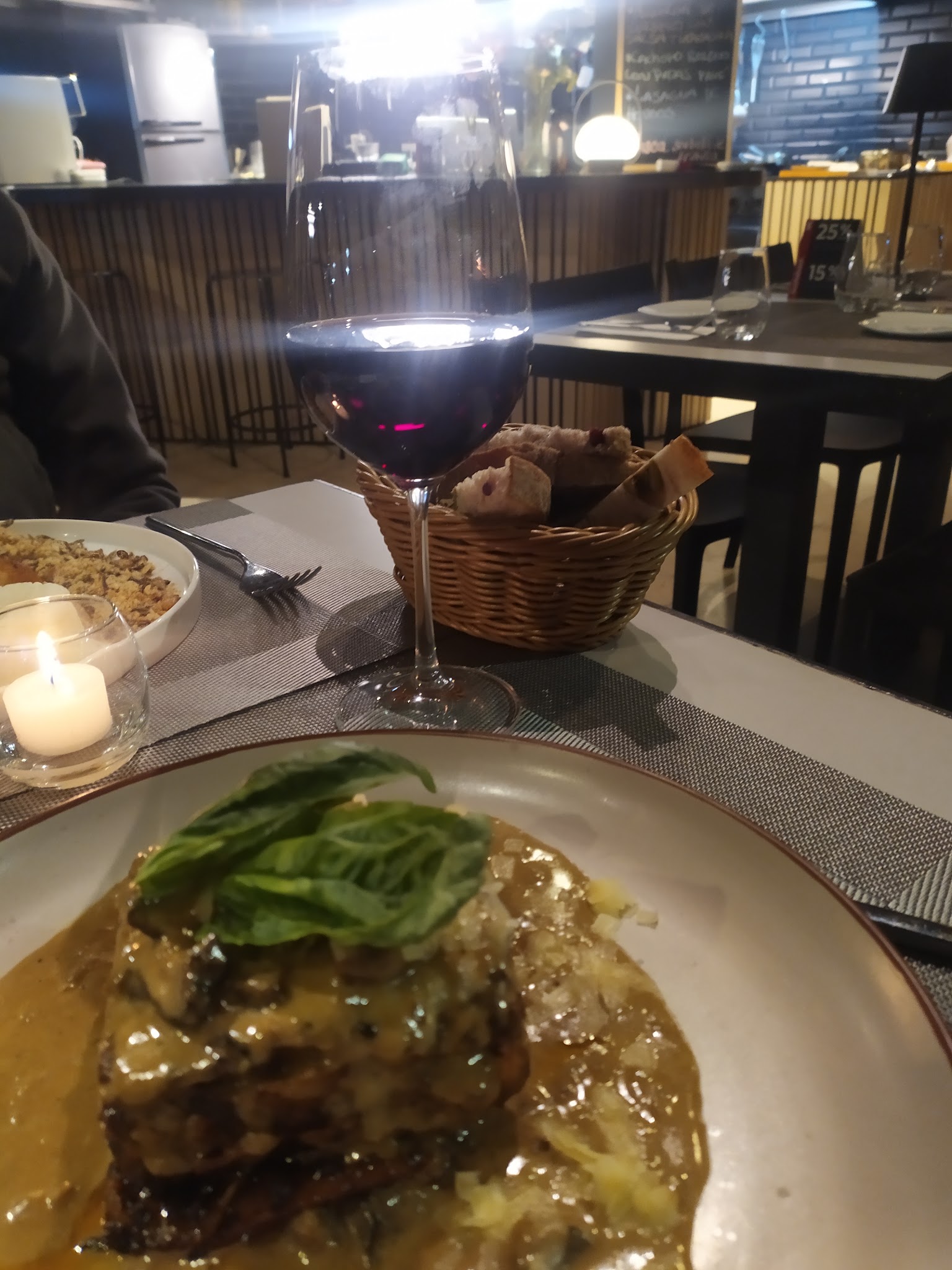 Hopper bistro