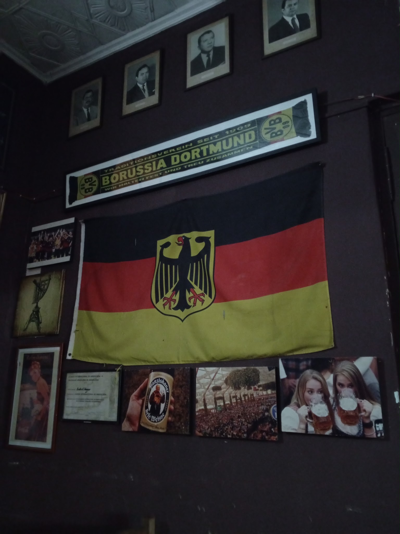 Die Mannschaft Bar