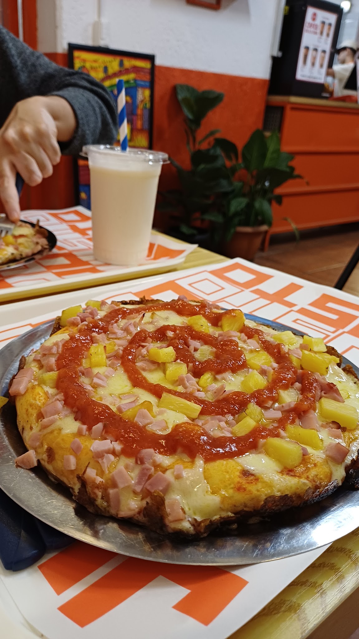 Justo | Sándwiches y pizza