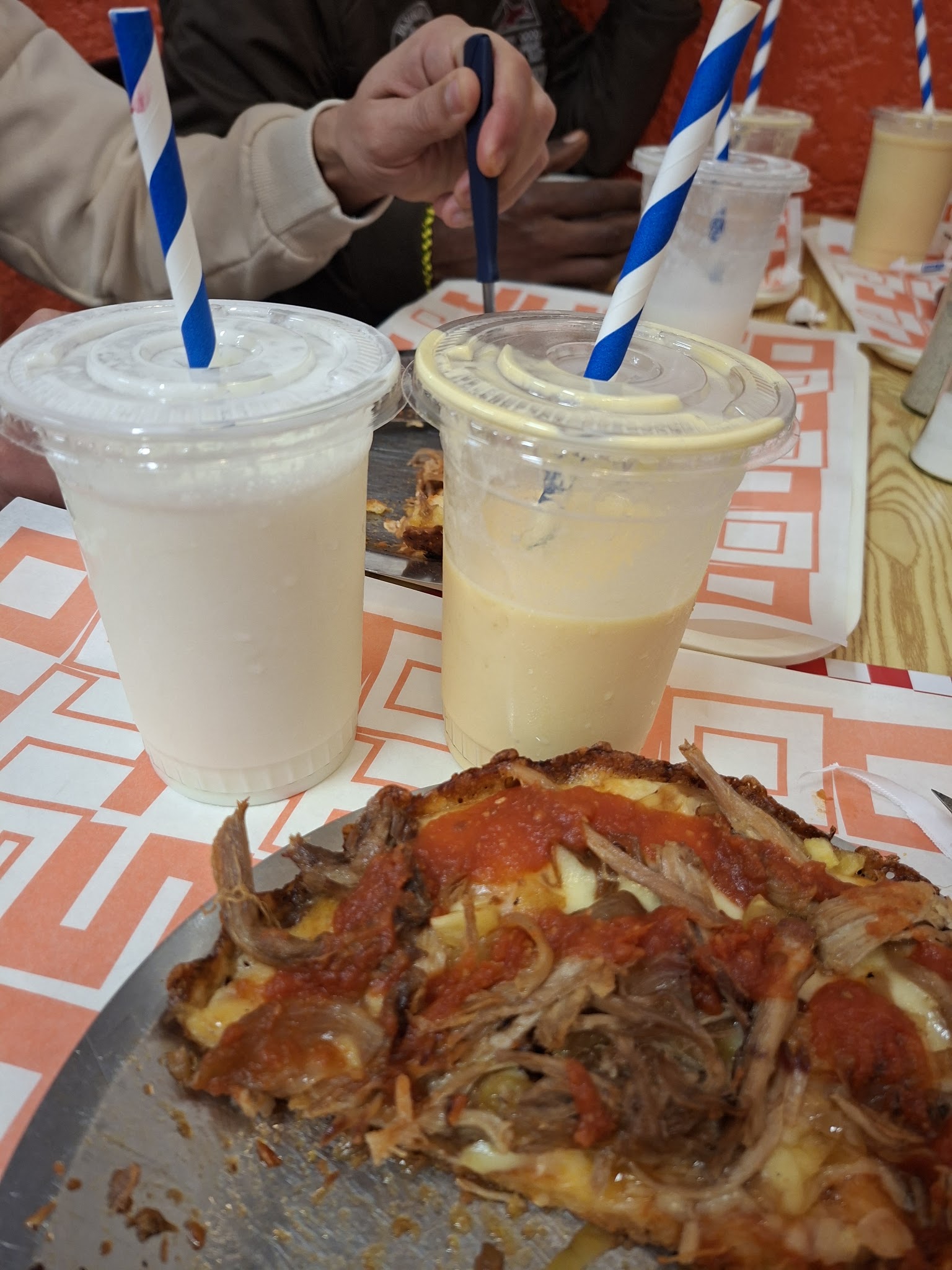 Justo | Sándwiches y pizza