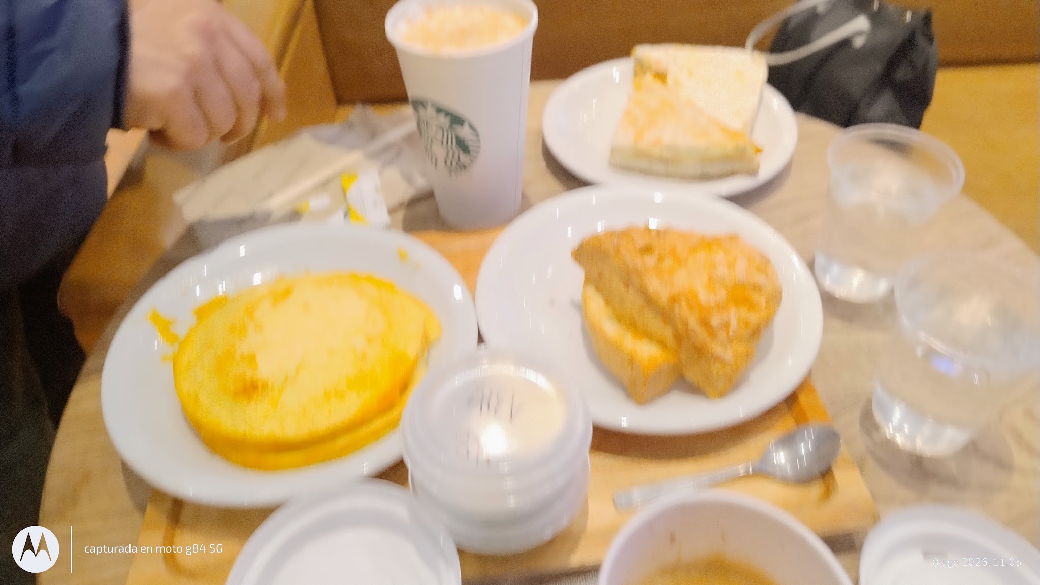 Starbucks · Bv. Gral. Artigas