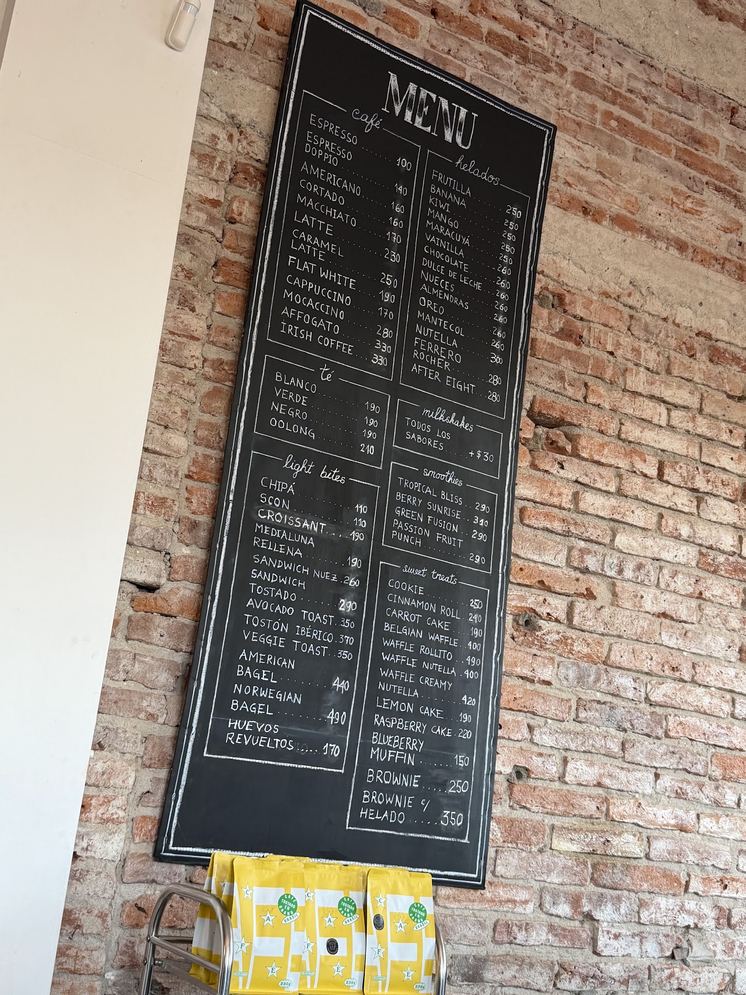 Carta de Café Rollito, foto de julio de 2026
