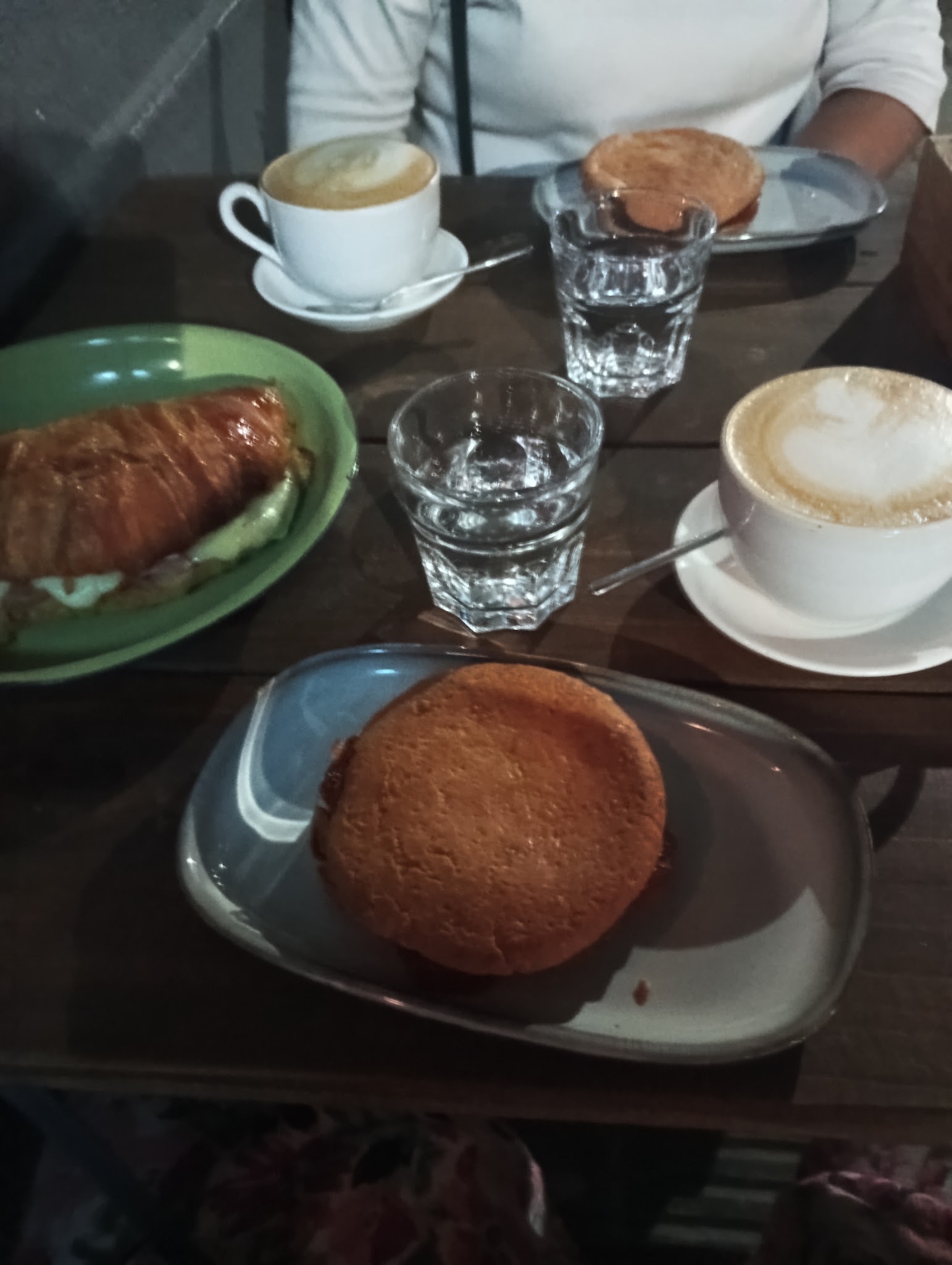 La Luna bajo agua Bar & Café