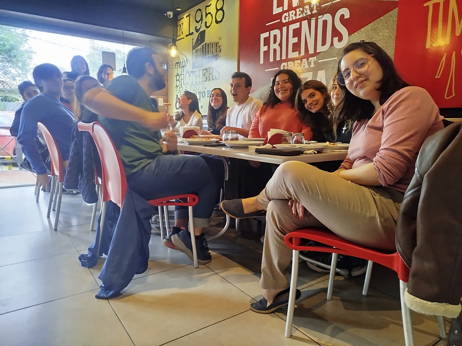 Pizza Hut · Av Gral Máximo Santos