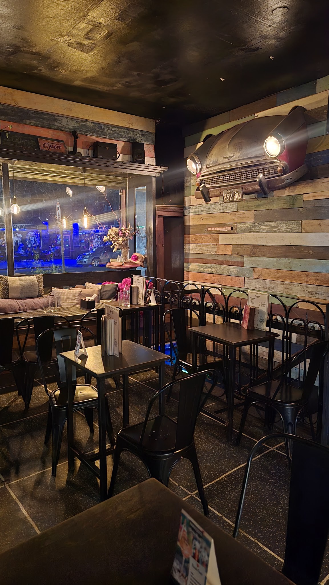 Demode Bar