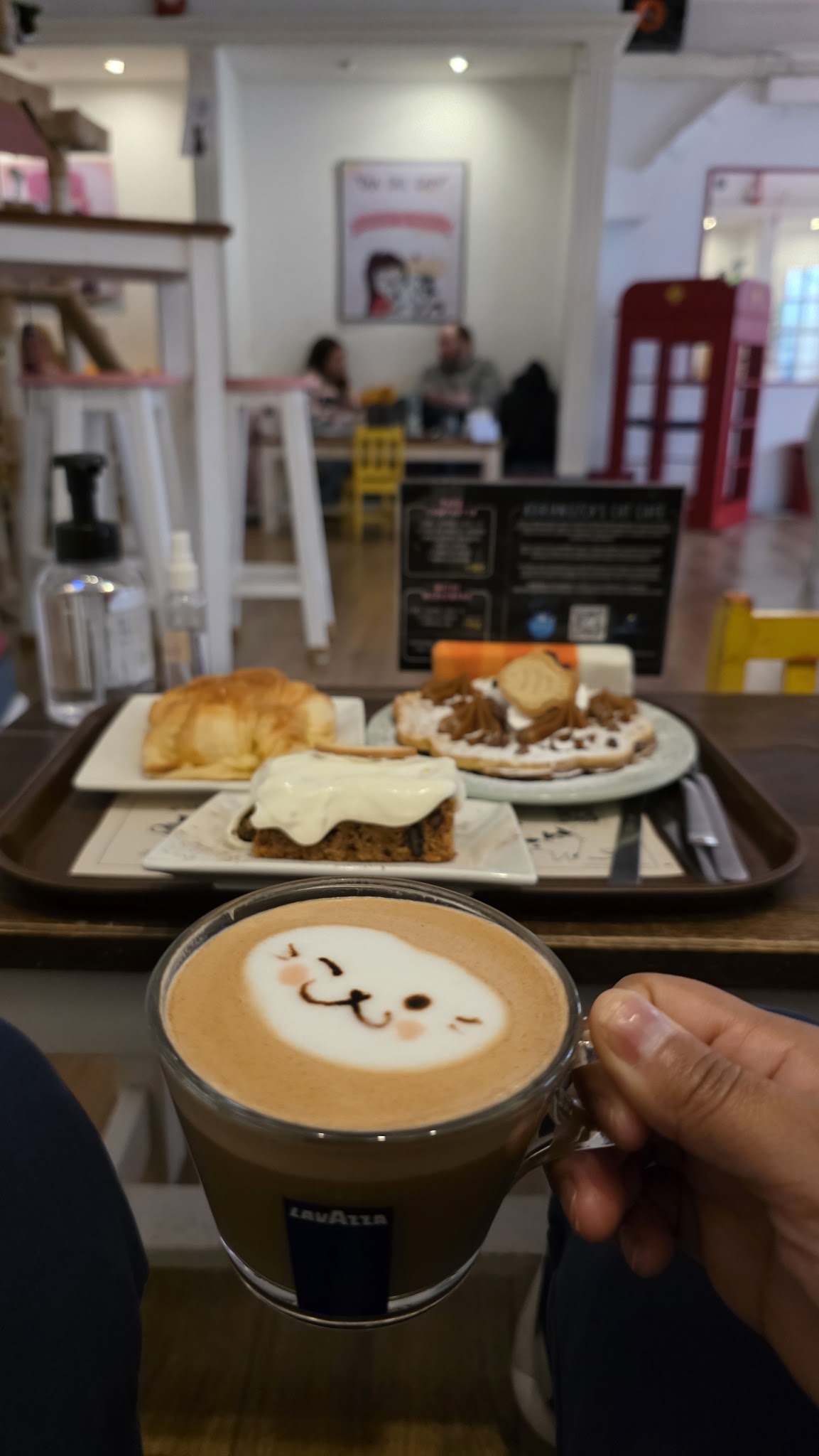 ADRIANUZCA'S CAT CAFÉ ☕🐈