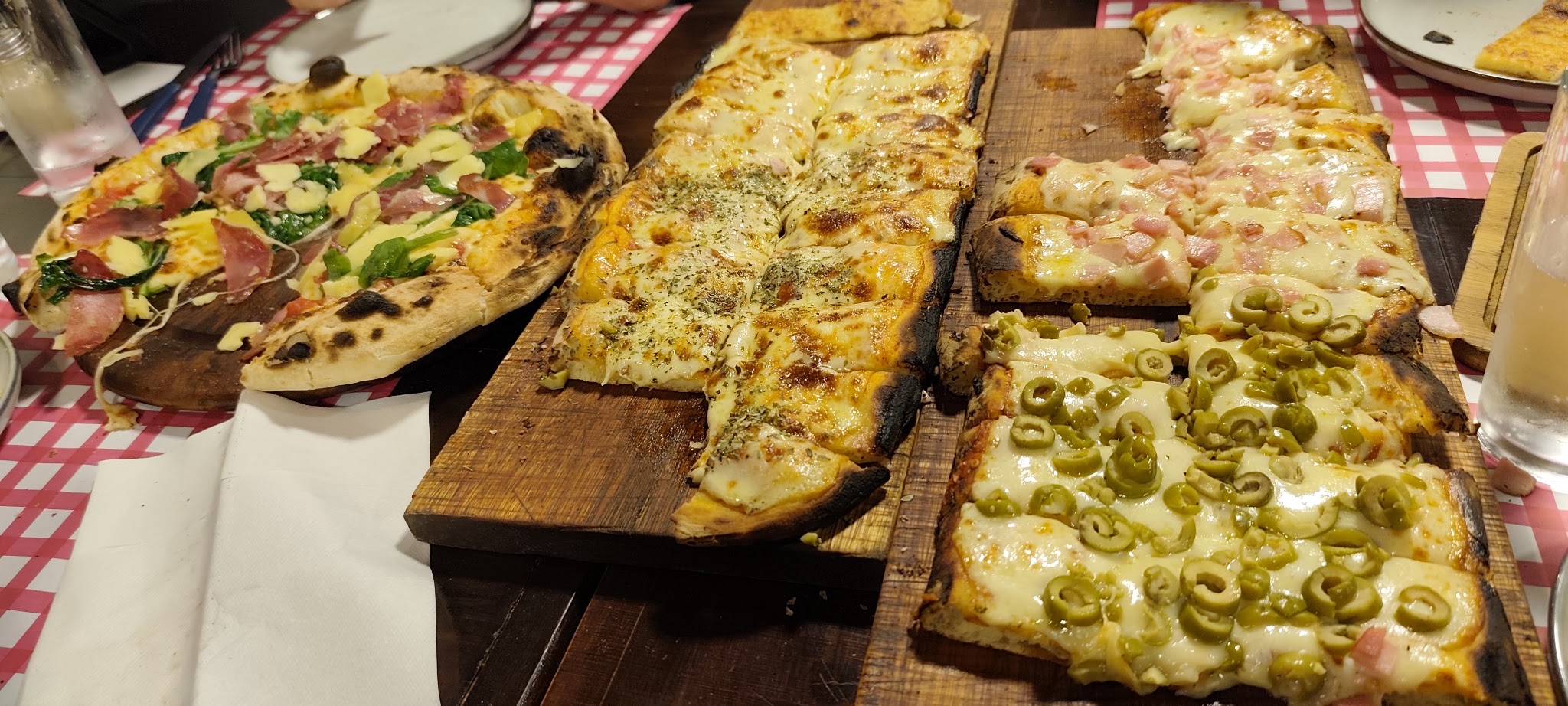 Pizzería y Parrillada Doneze