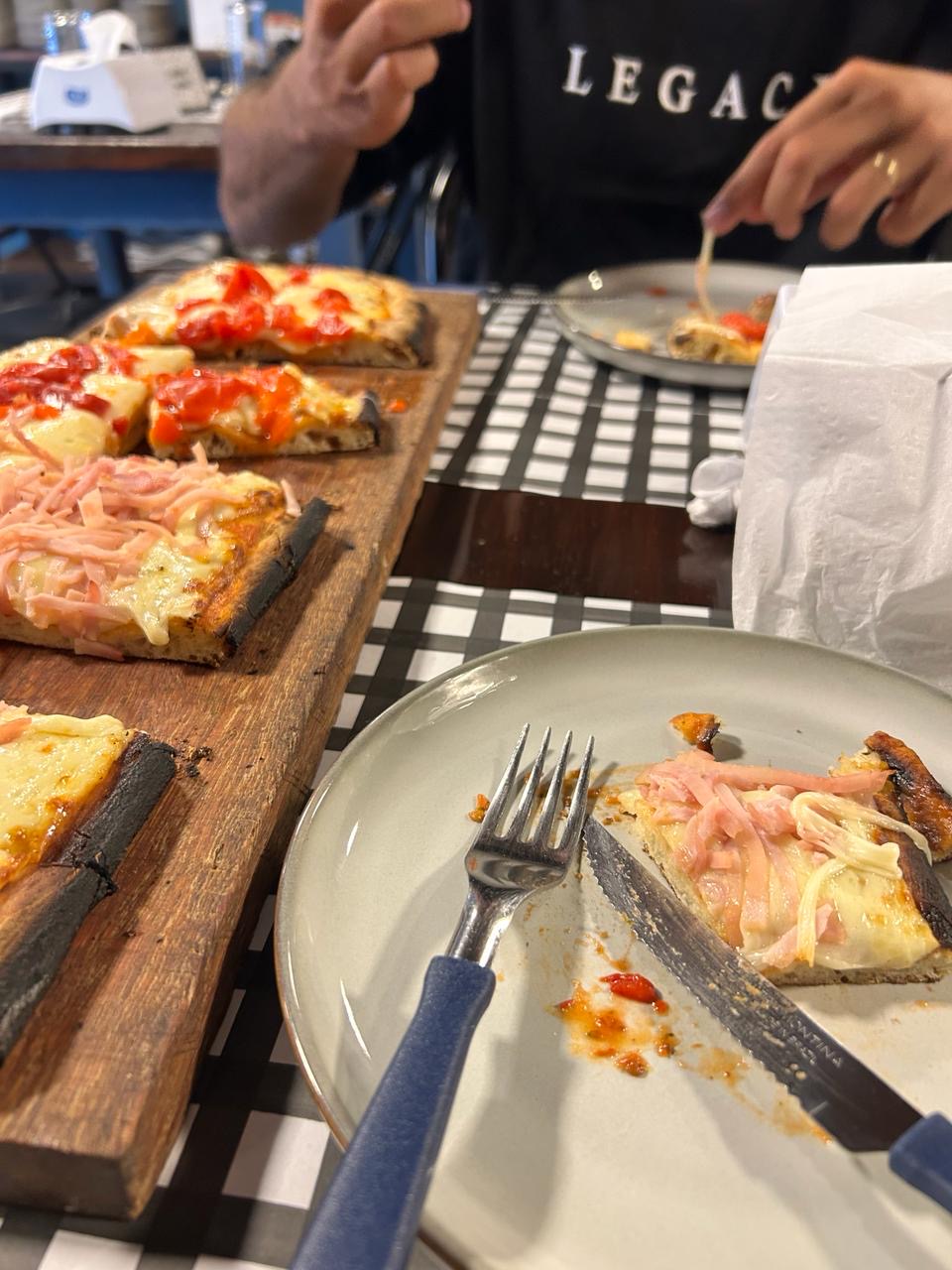Pizzería y Parrillada Doneze