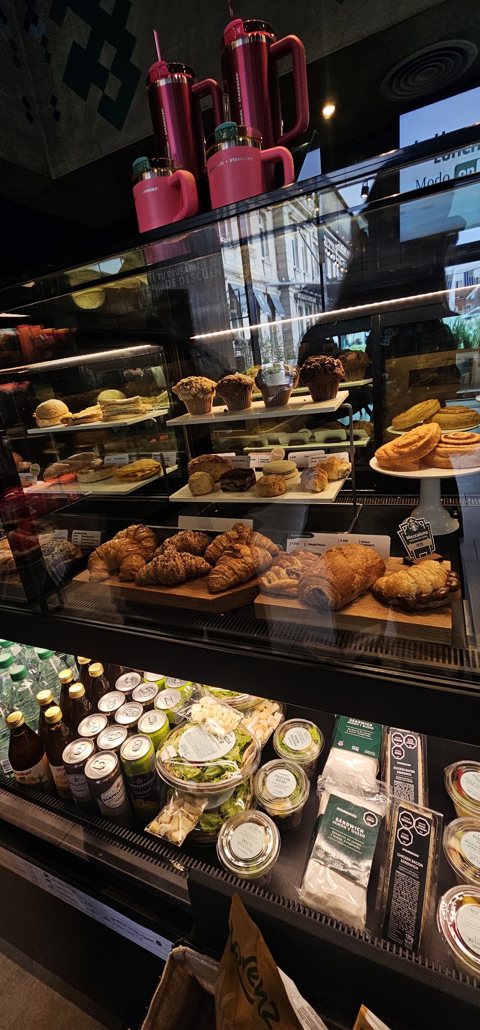 Starbucks · José Ellauri