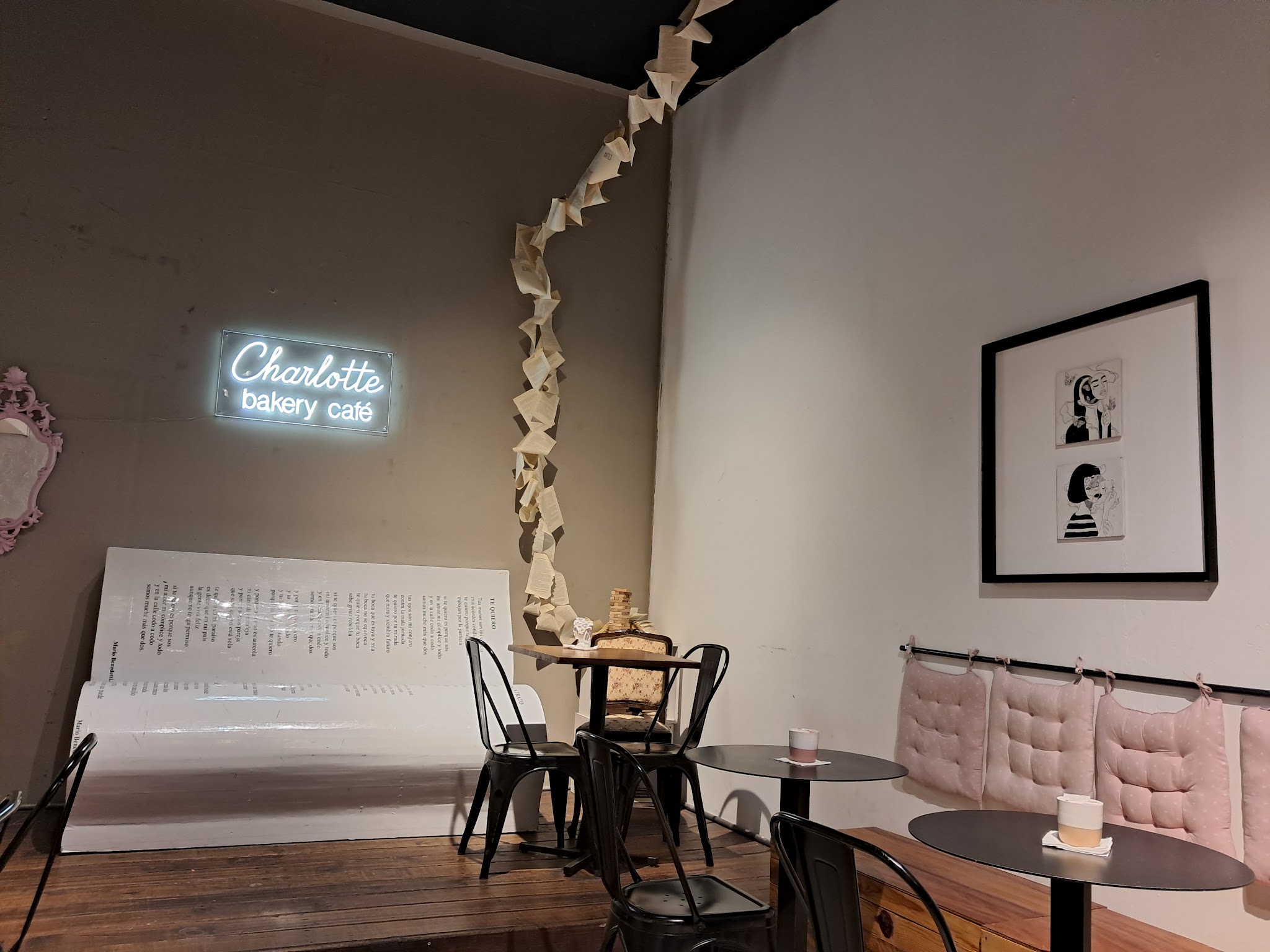 Charlotte Cafe