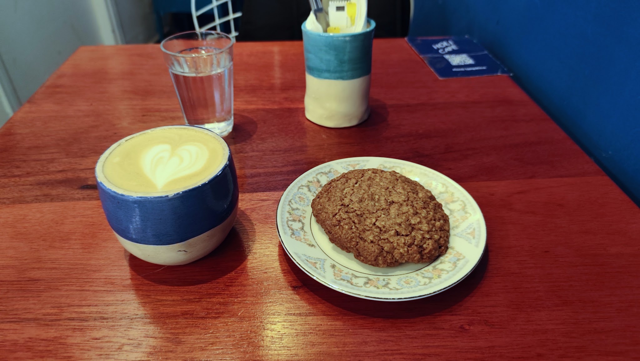 Holi café