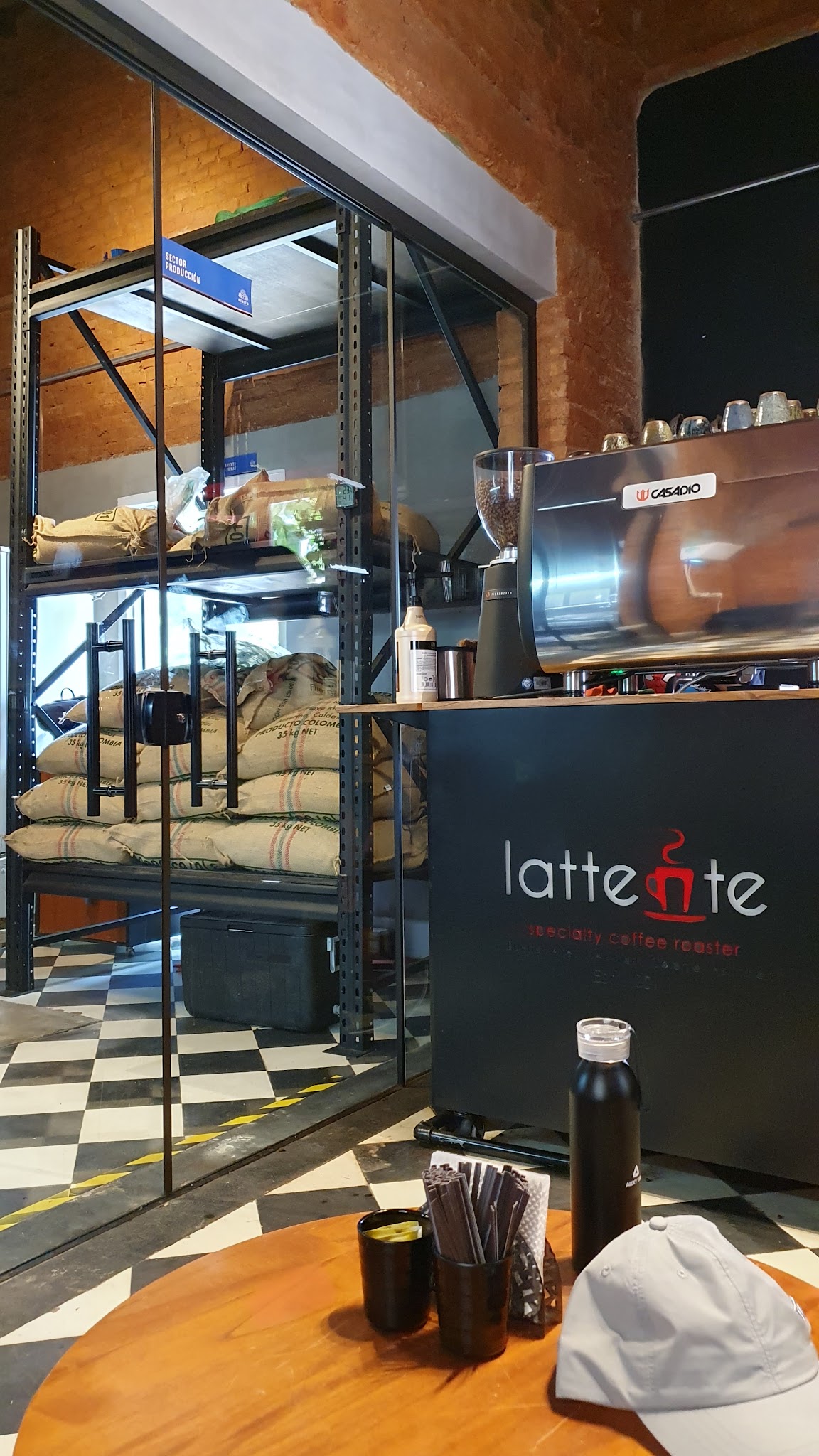 Lattente Cafe