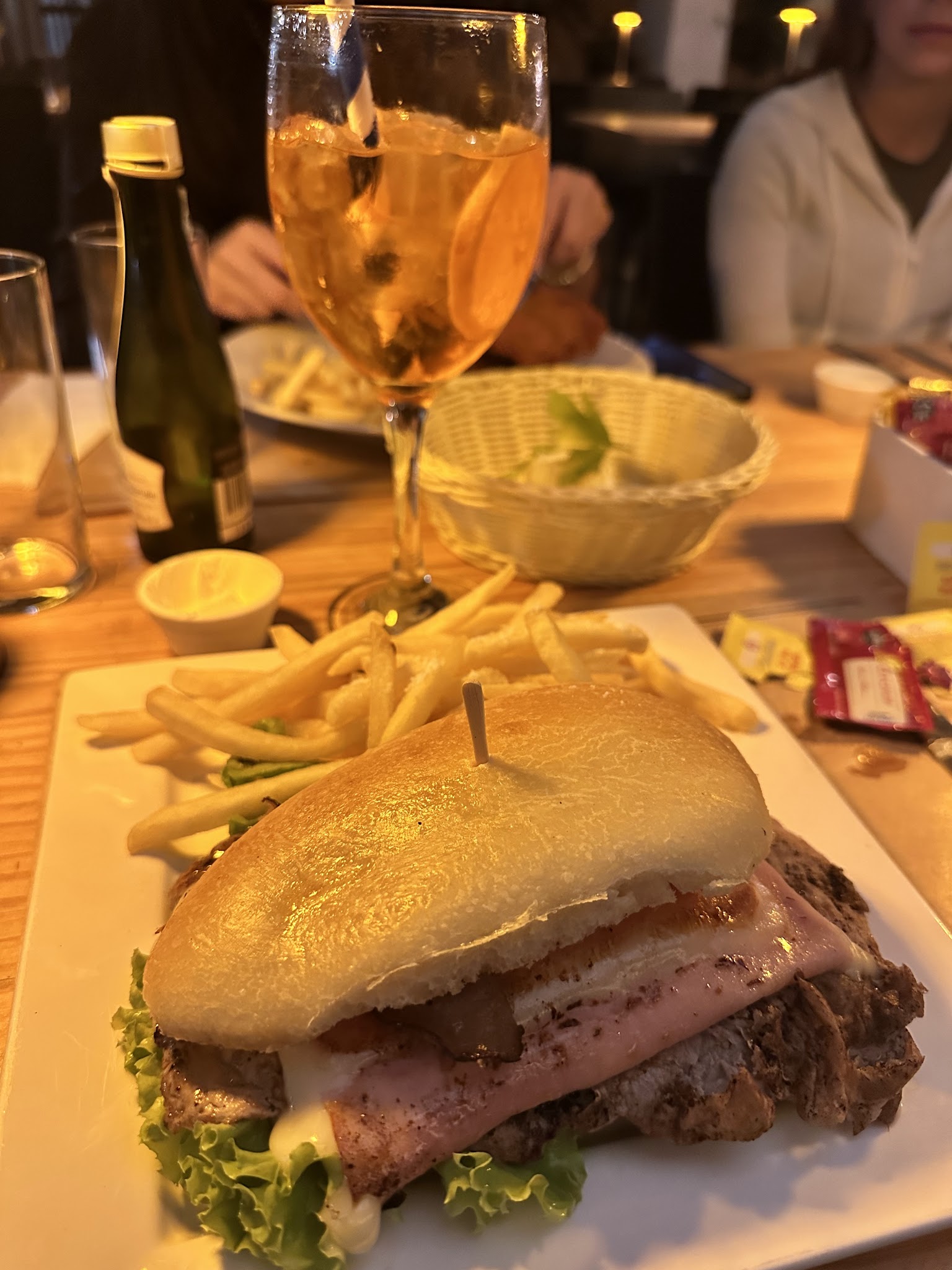 Olivia Restó Snack Bar
