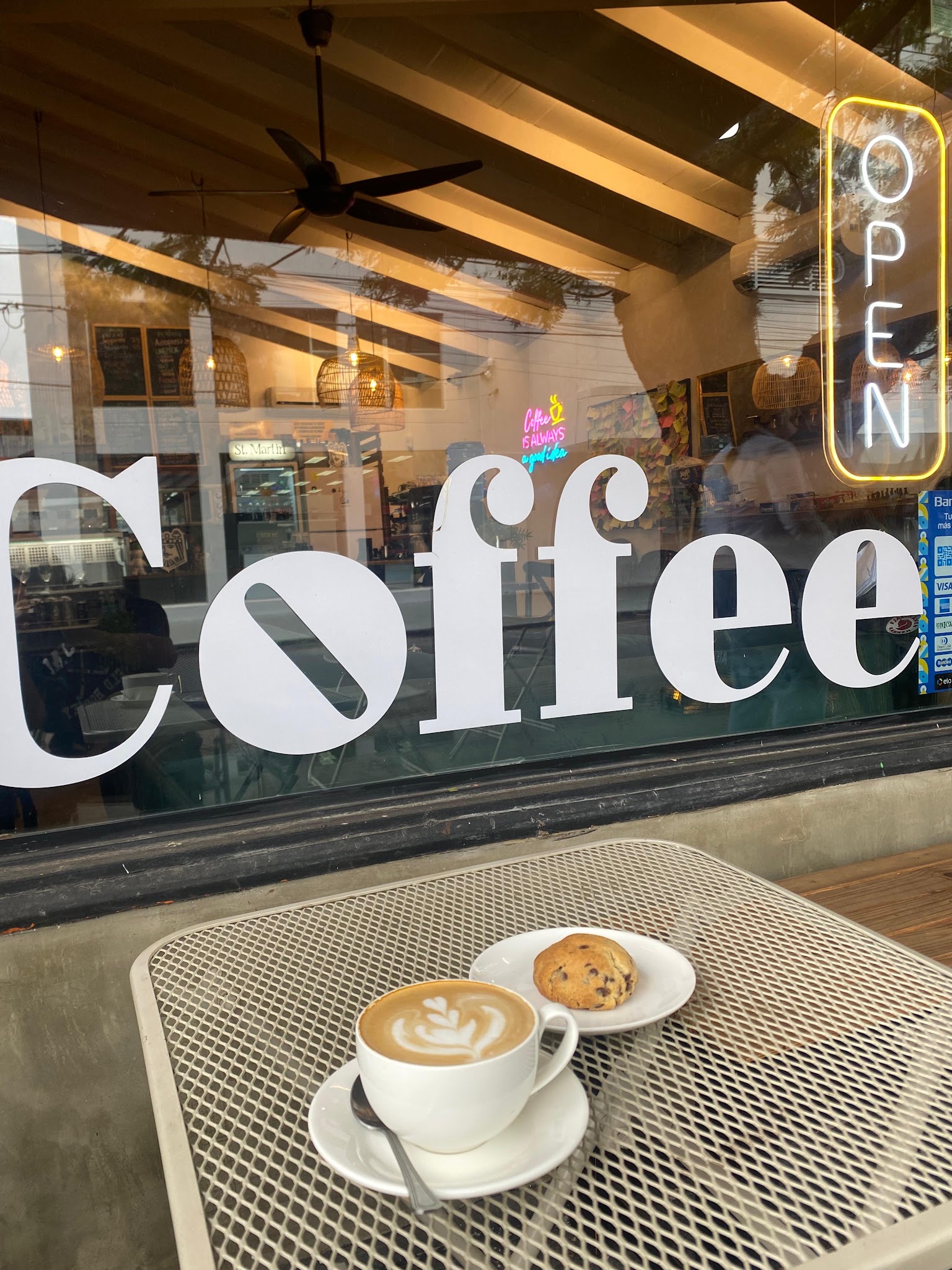 St. Martin café