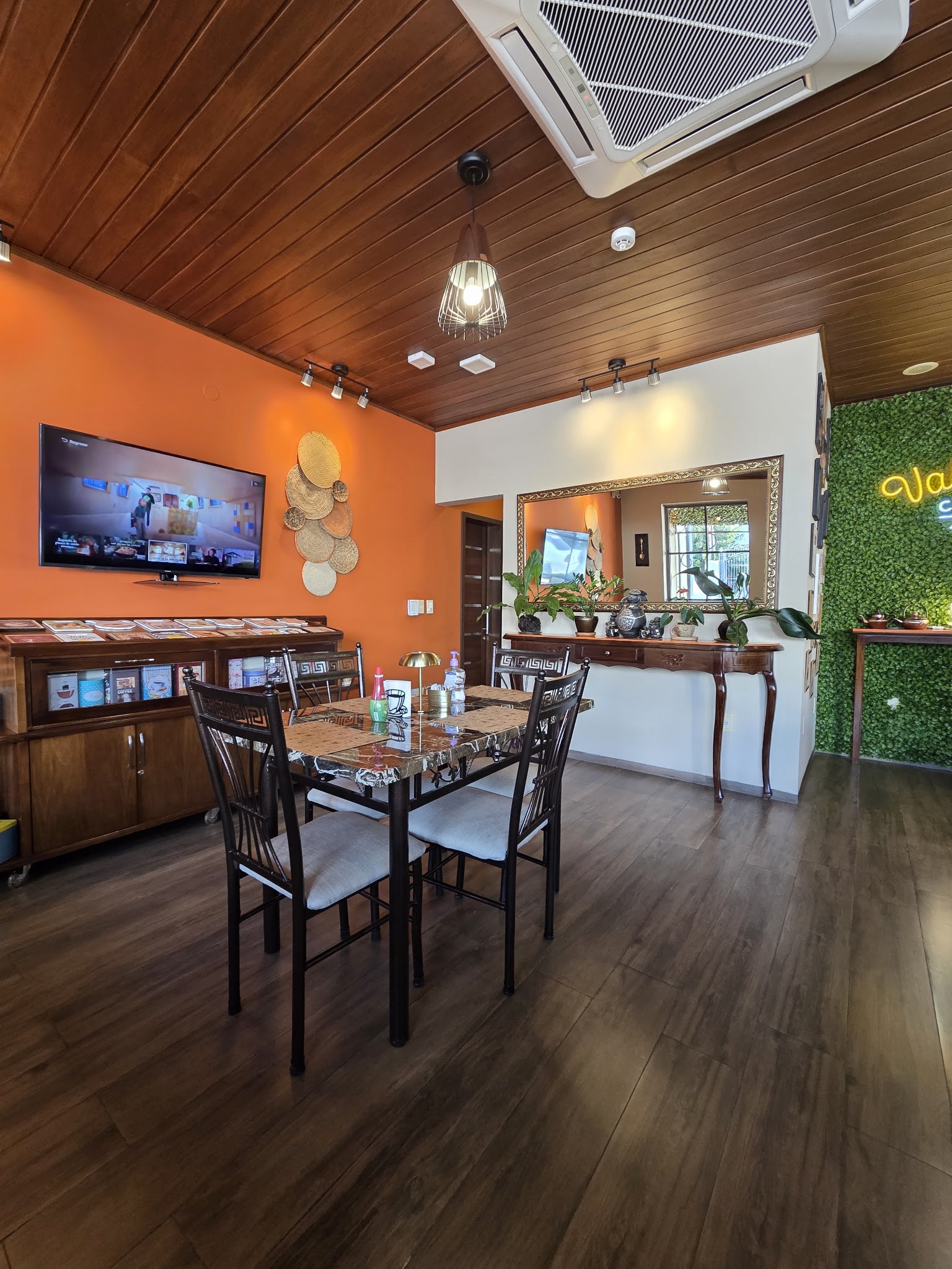 Valeska Cafe