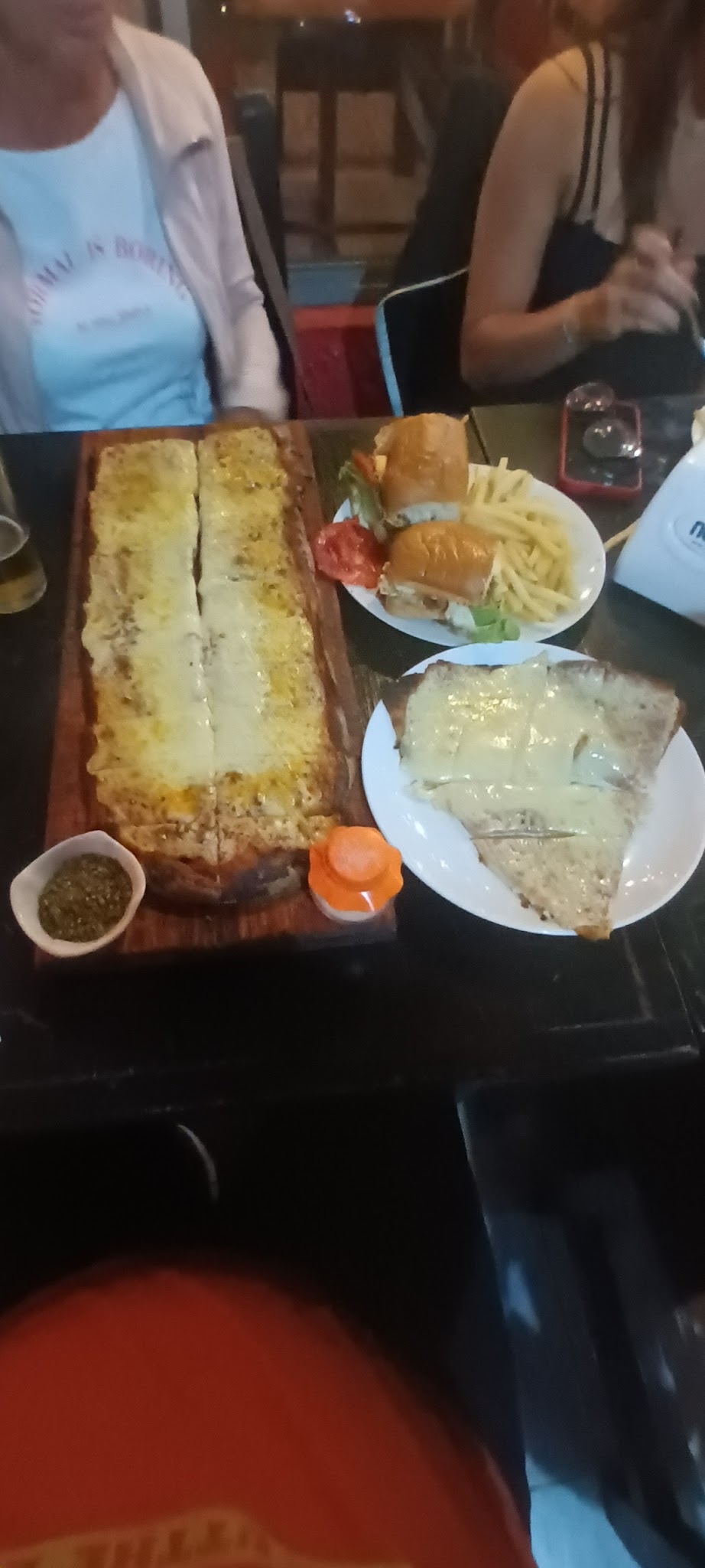 El Club pizzeria chiviteria y hamburgueseria