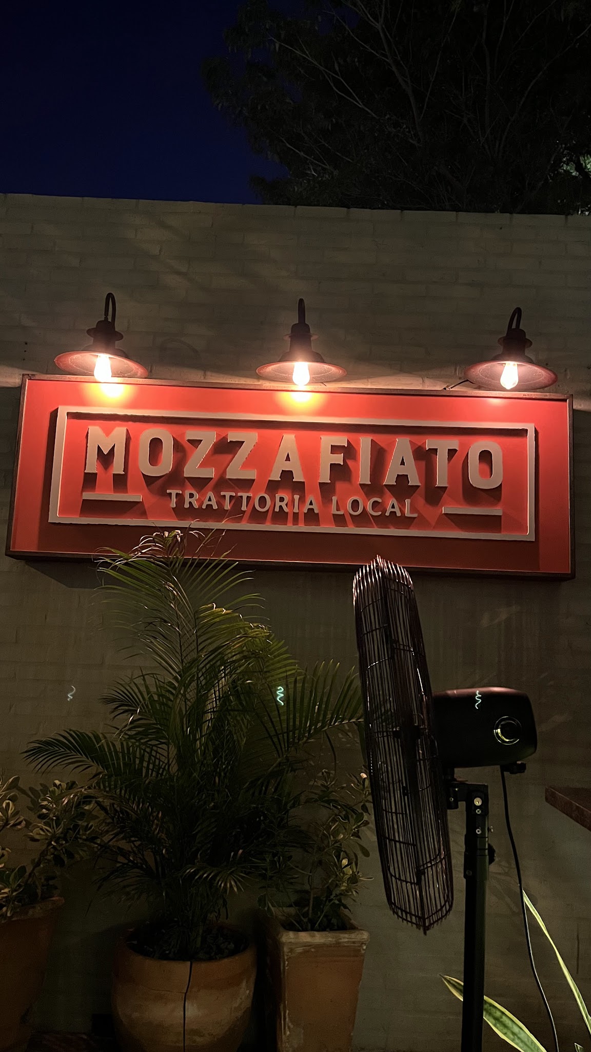 Mozzafiato Trattoria Local