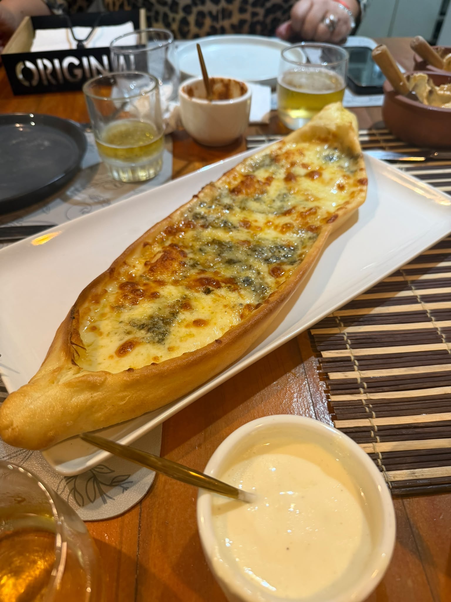 Lomen Cafe & Resto