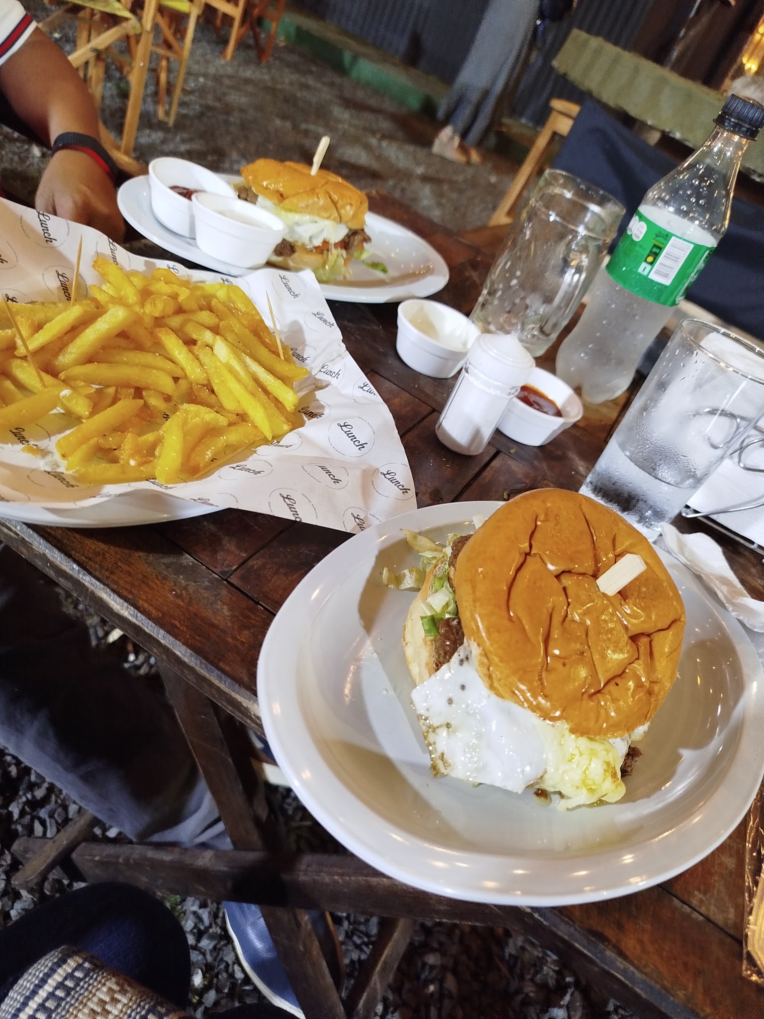 LUNCH BAR