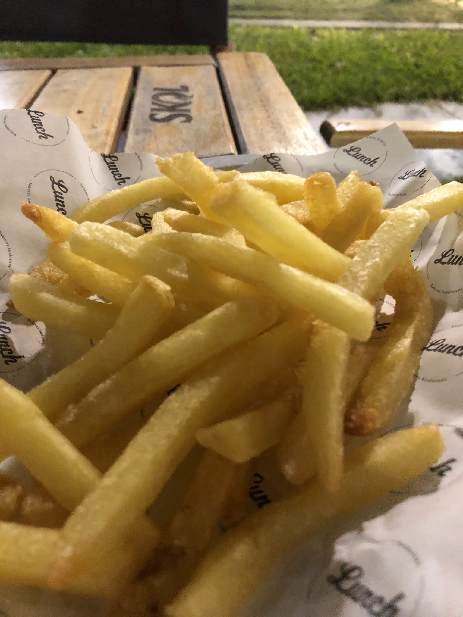 LUNCH BAR