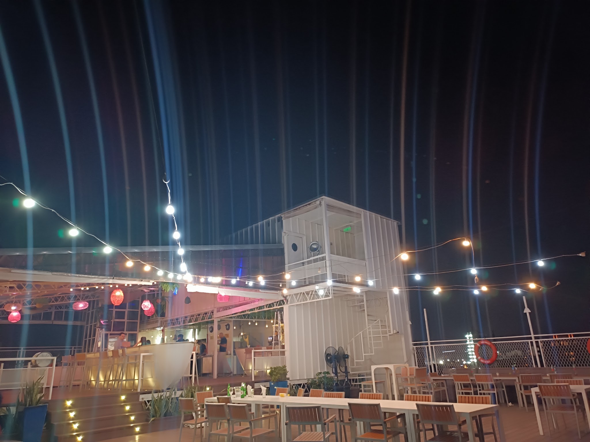 Les Voiles Rooftop Bar