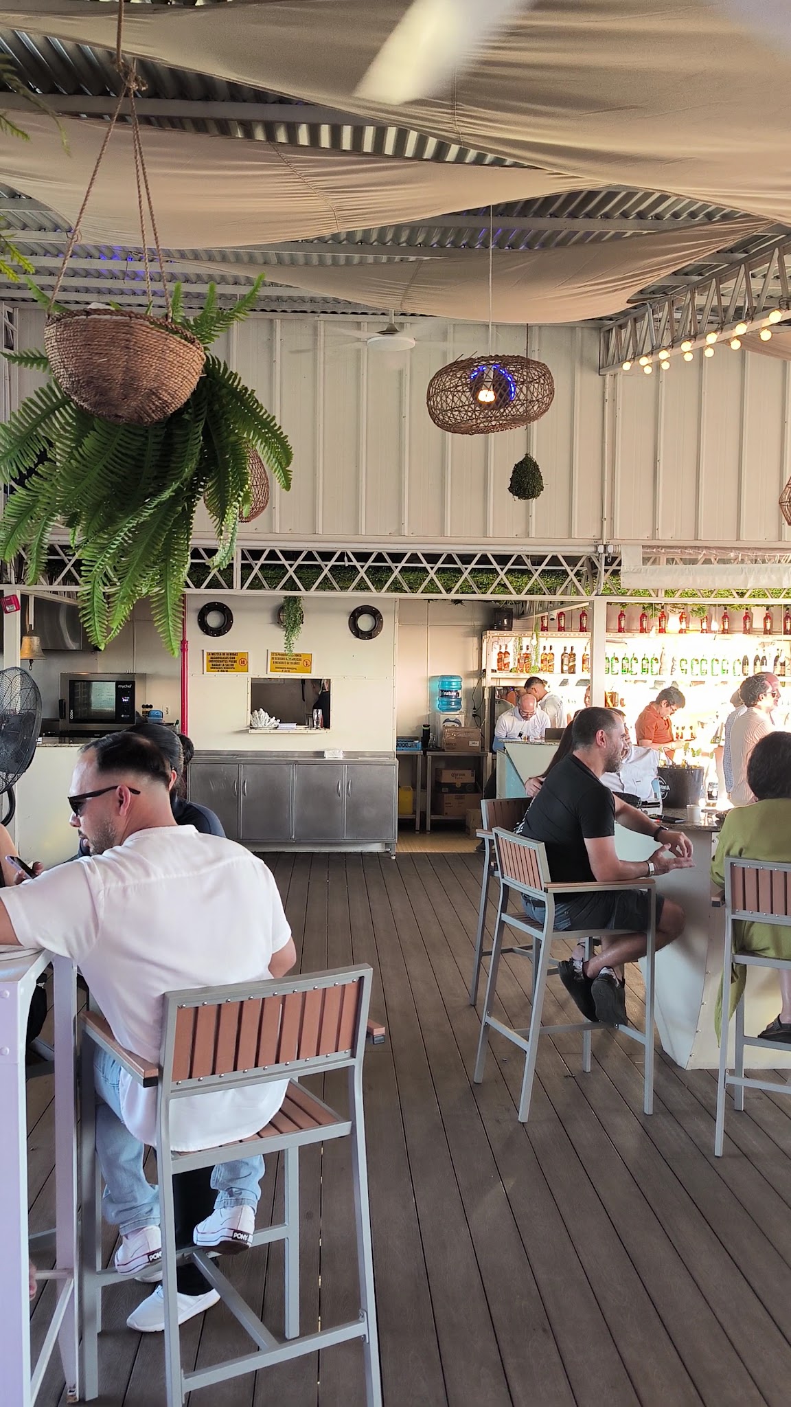 Les Voiles Rooftop Bar