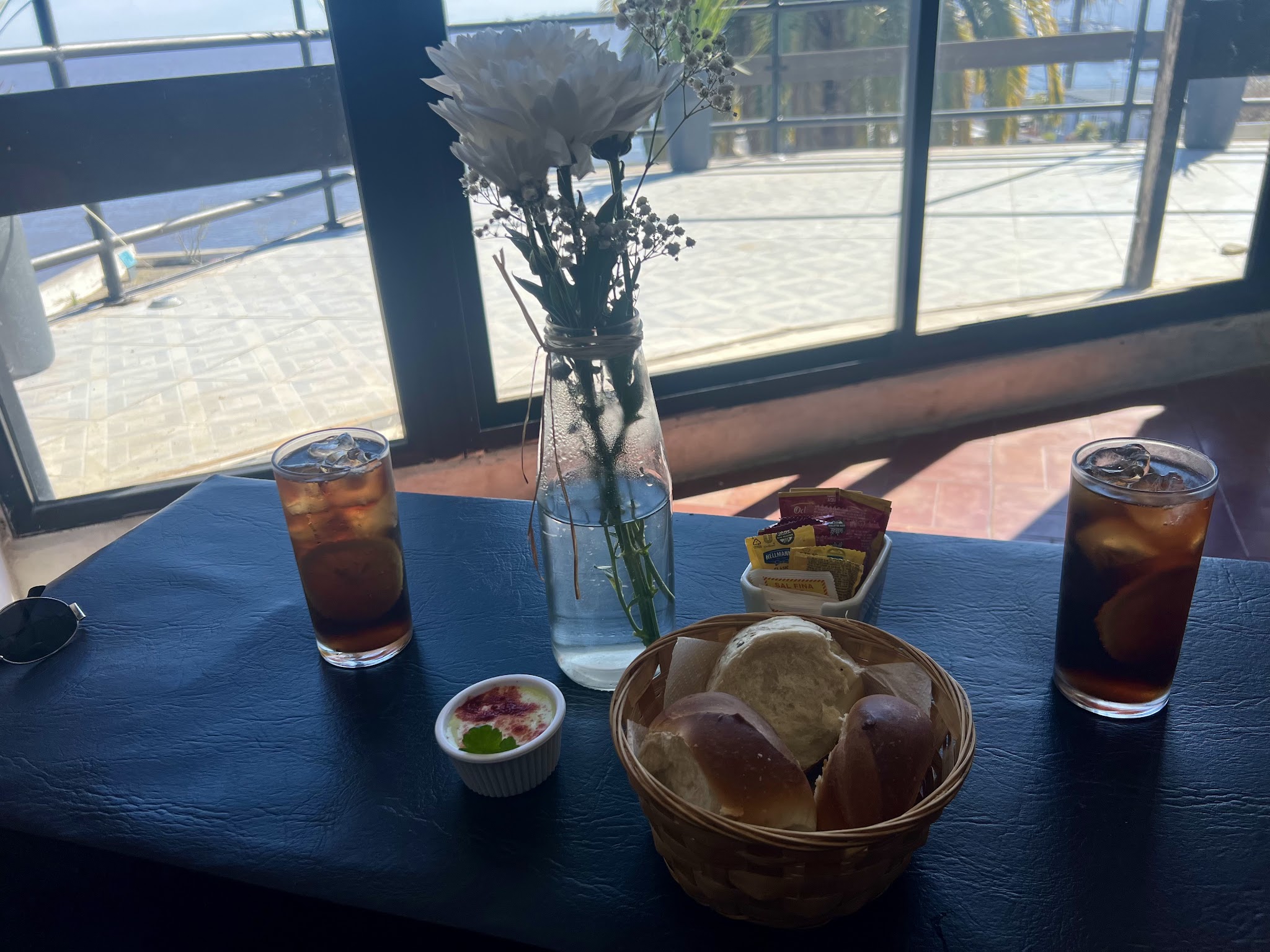 Reina Cafe Bar