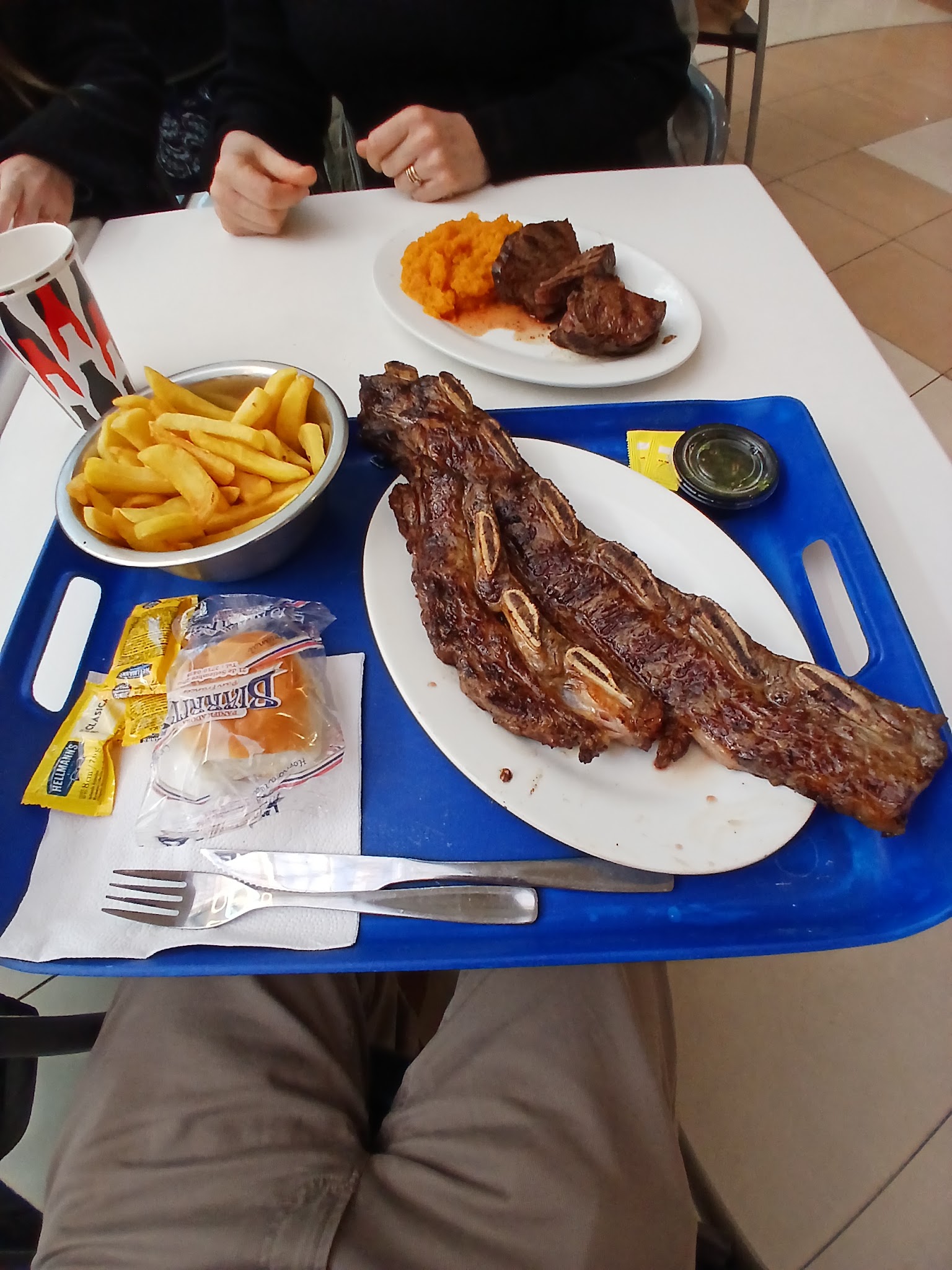 El Fogón · Ellauri 350 local MR1 pza. de comidas shopping pta. carretas