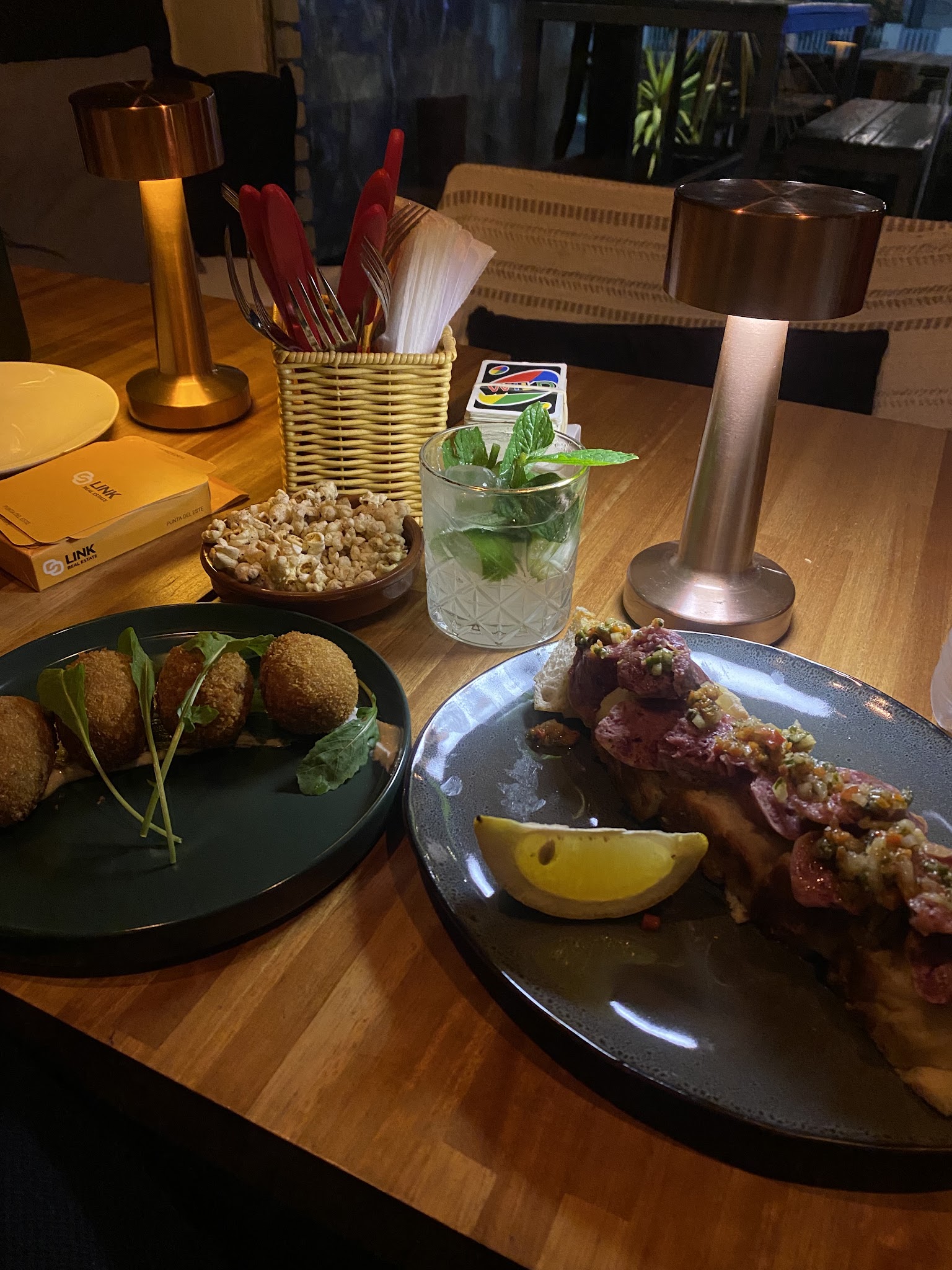 La GUANACA - Pizza Libre | Tapas | Pool | Cervecería
