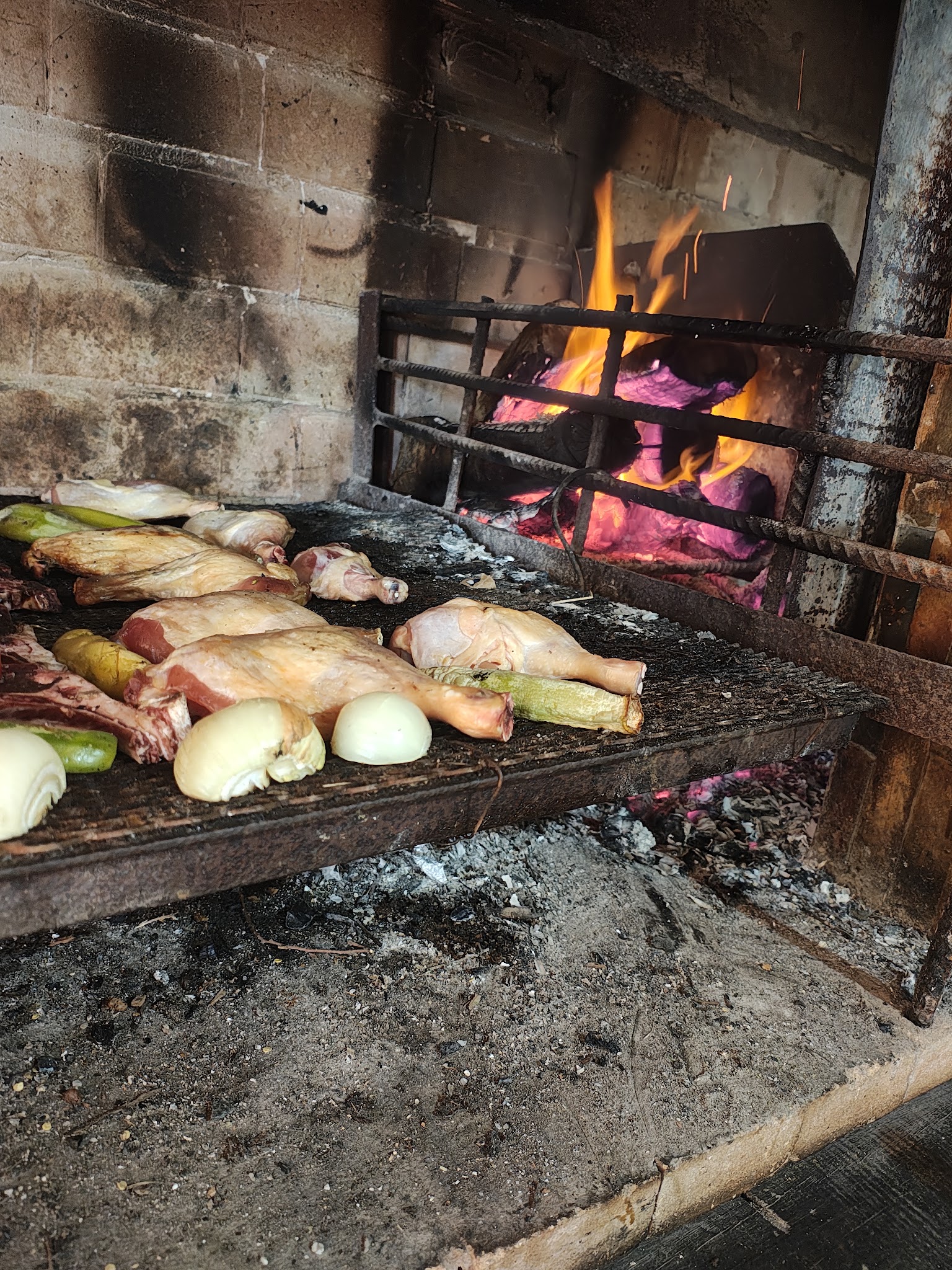 LAS BRASAS parrilla y pastas libre