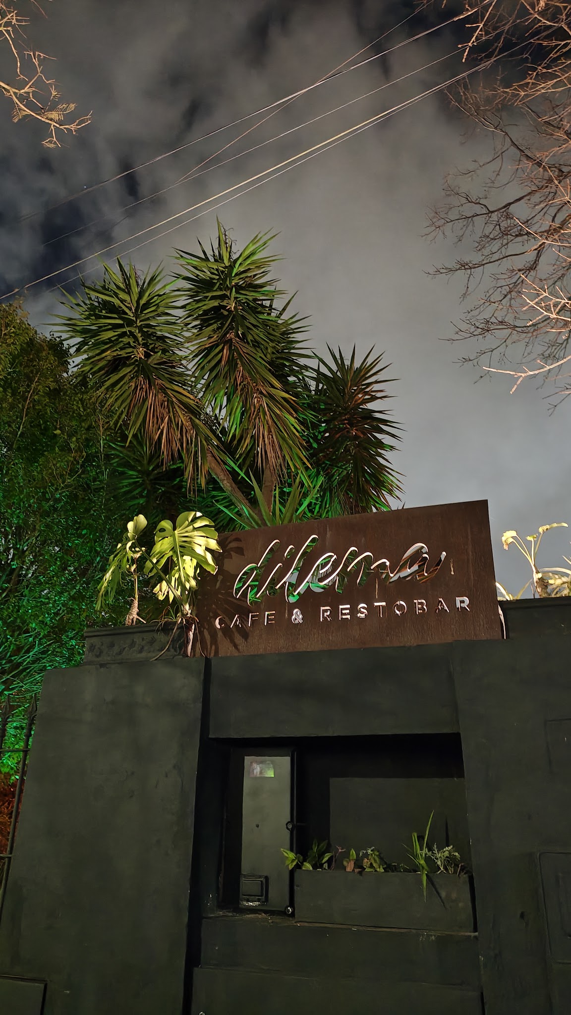 Dilema Café & Restobar · Cambara