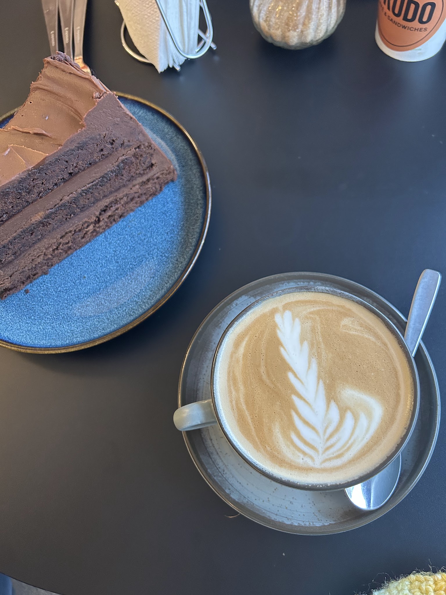 Crudo Cafe & Sandwiches