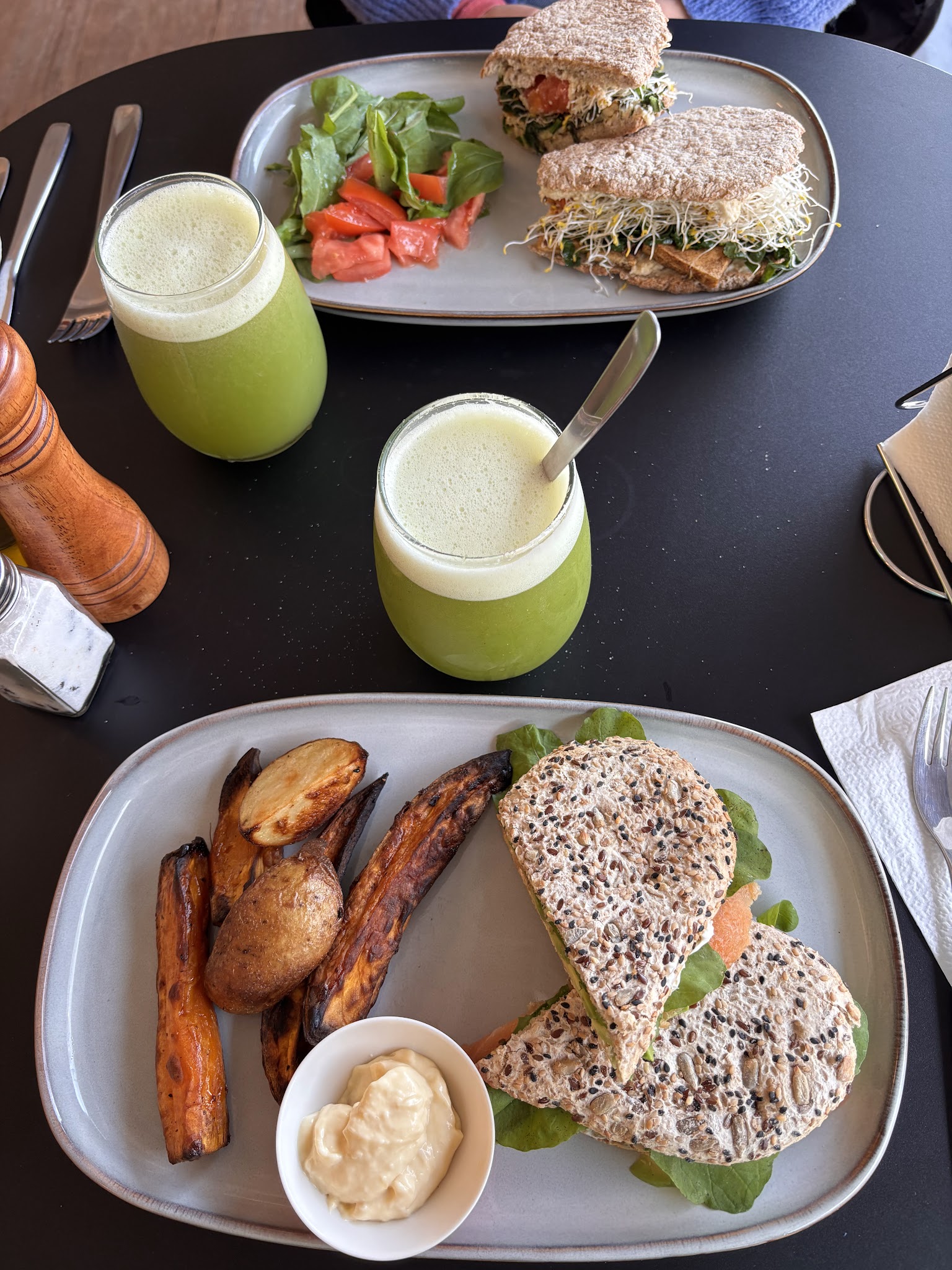 Crudo Cafe & Sandwiches