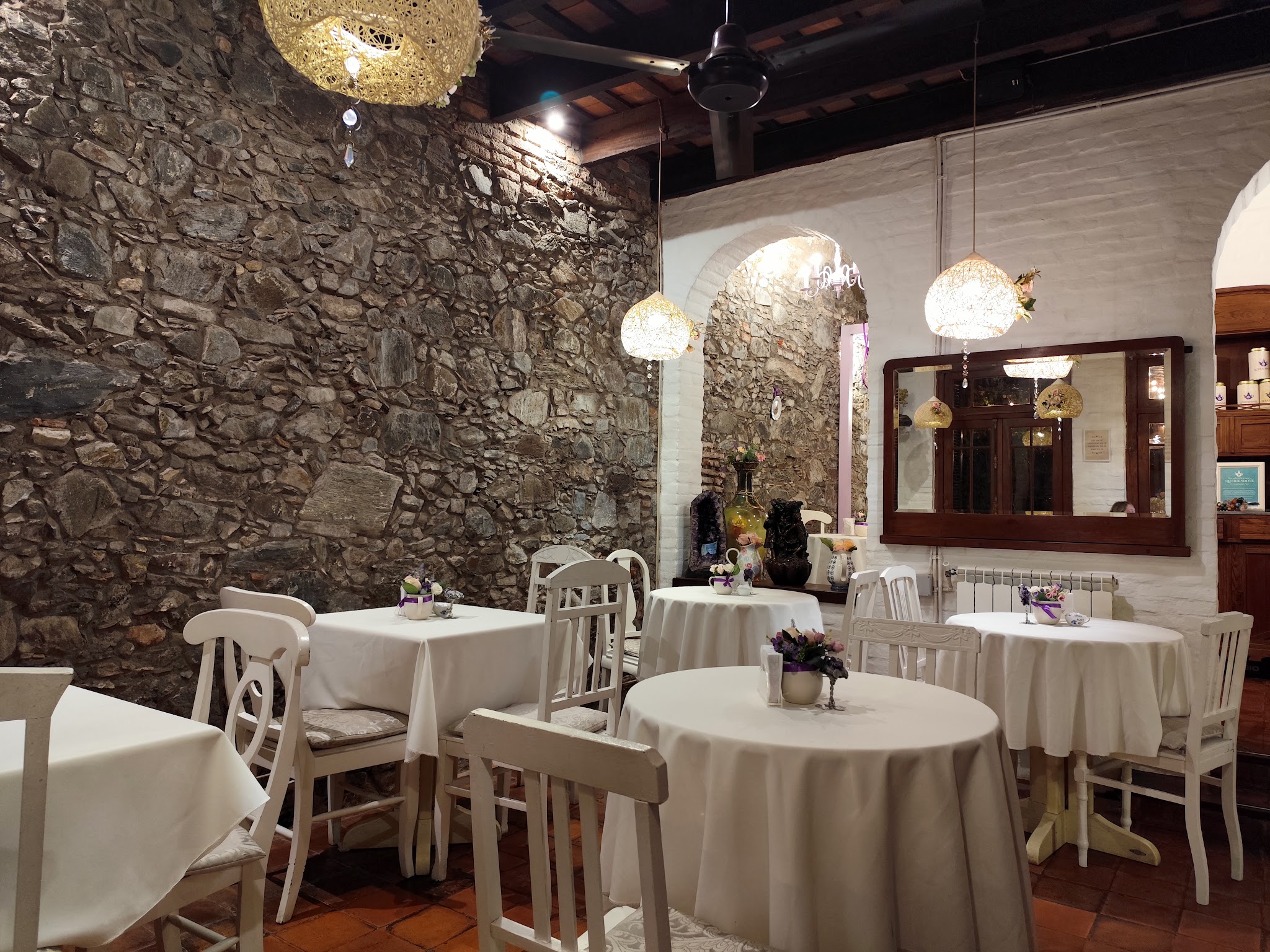 La Amatista Café, Bistró & Joyería