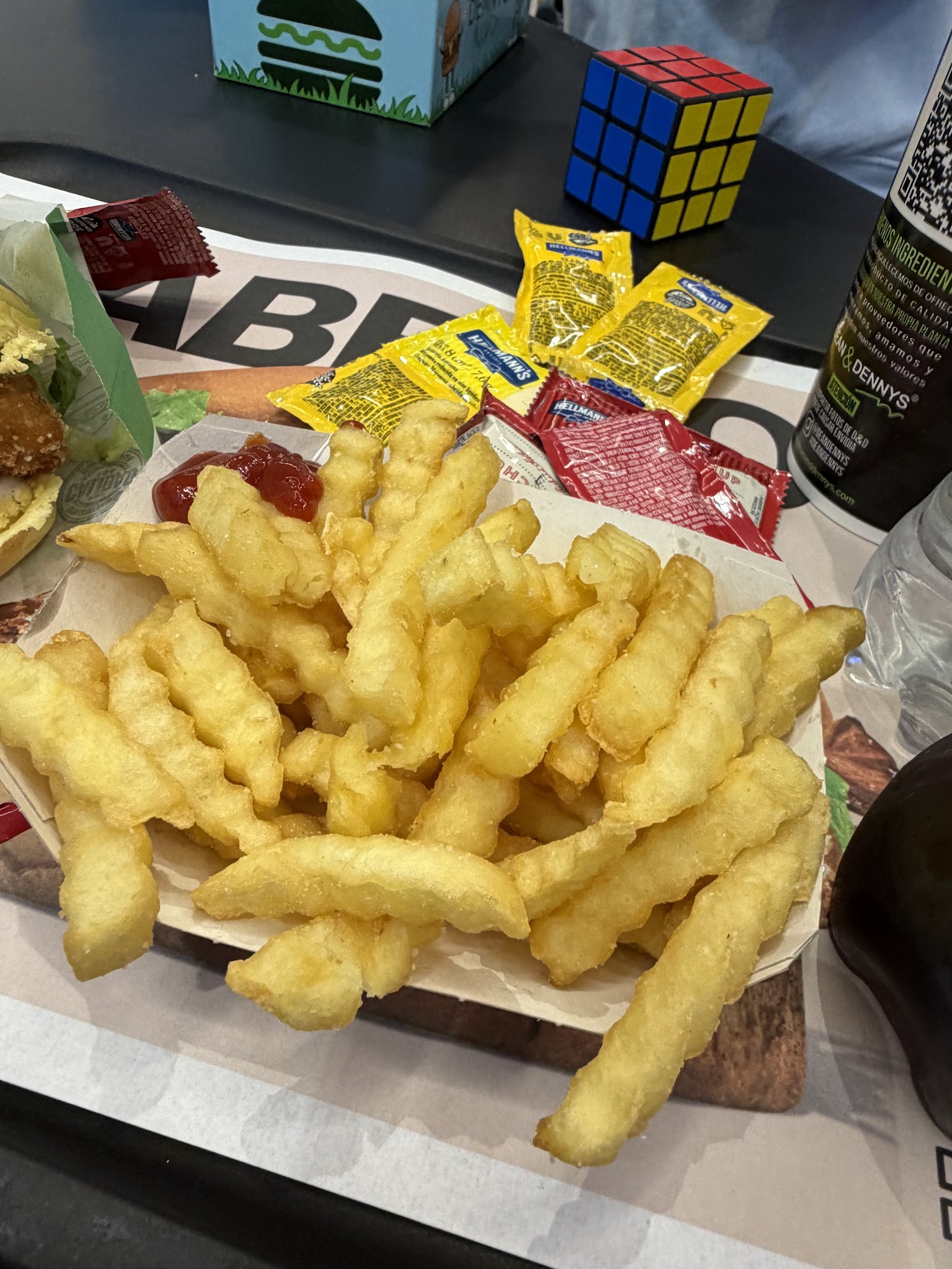 Dean & Dennys · Av. Luis Alberto de Herrera