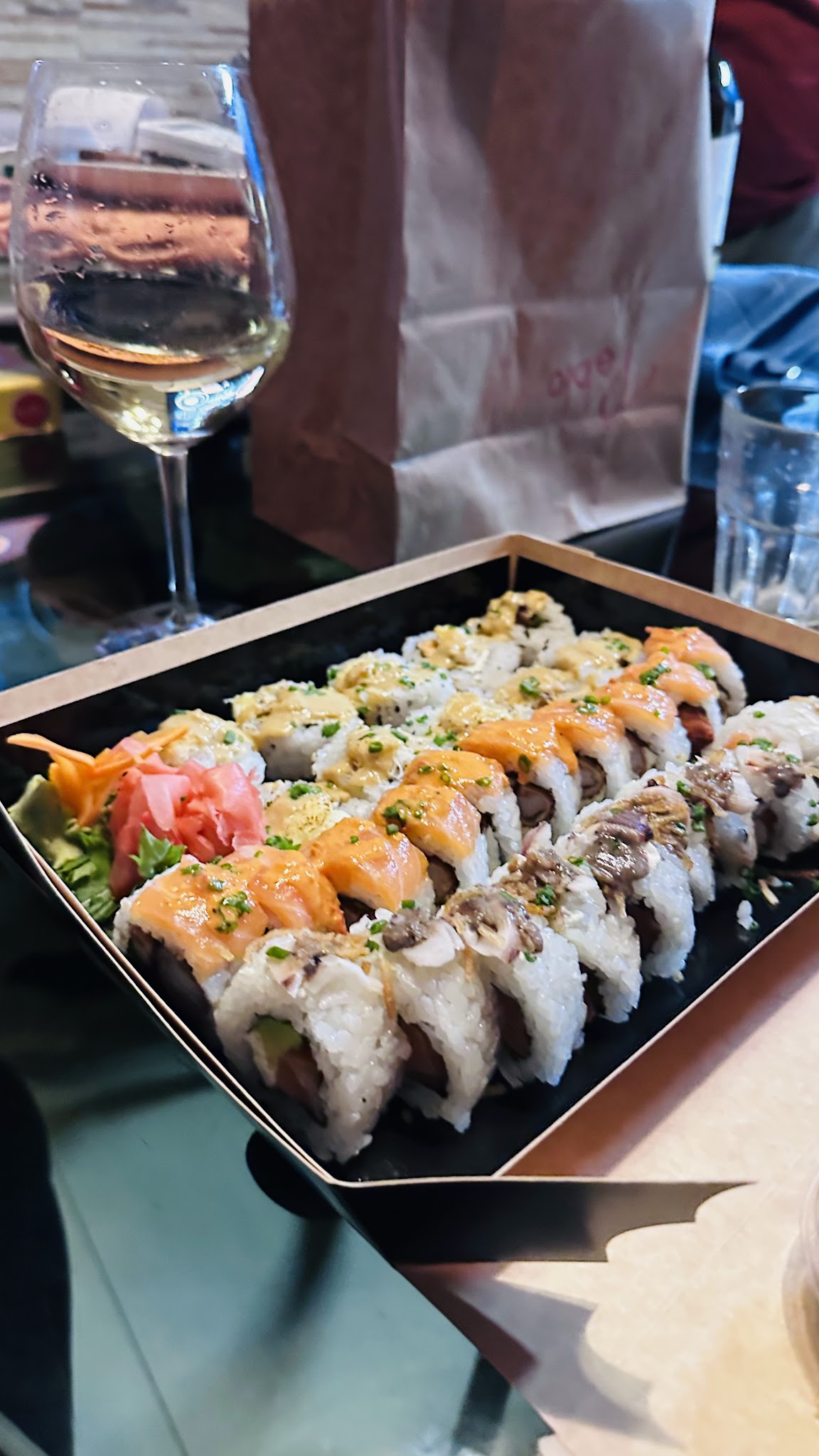 Onigiri sushi fusión