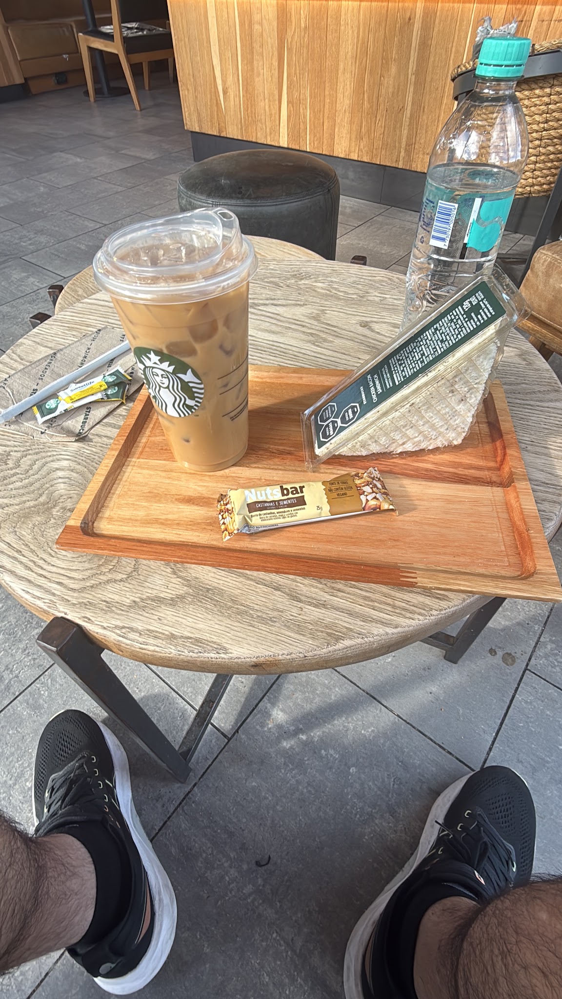 Starbucks · José Ellauri