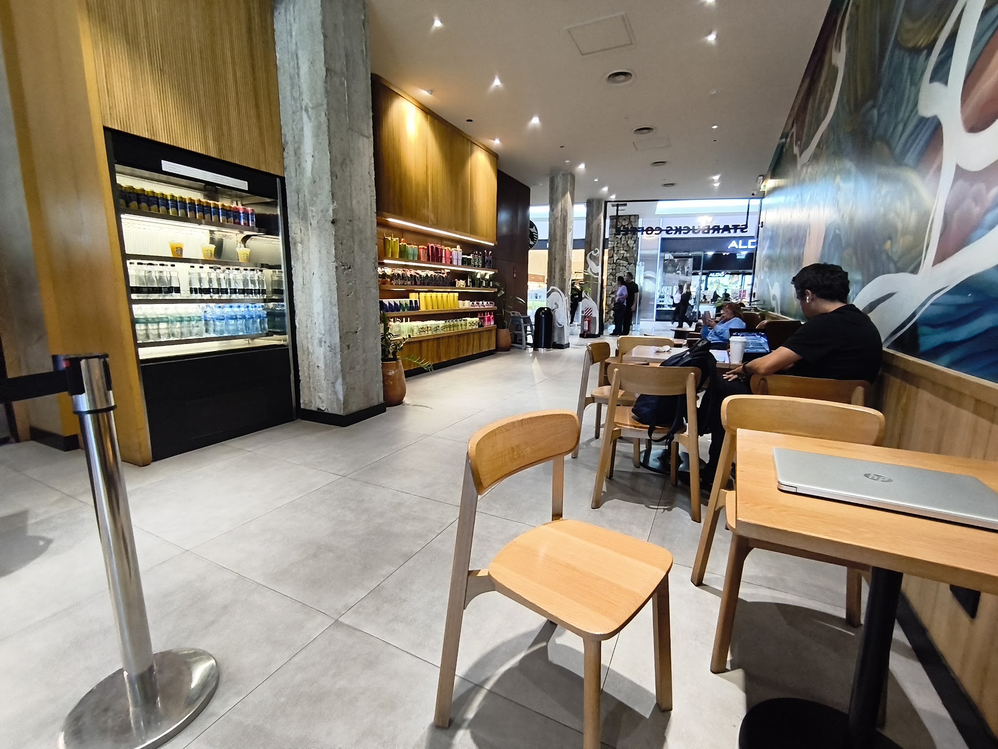 Starbucks · Av. Aviadores del Chaco
