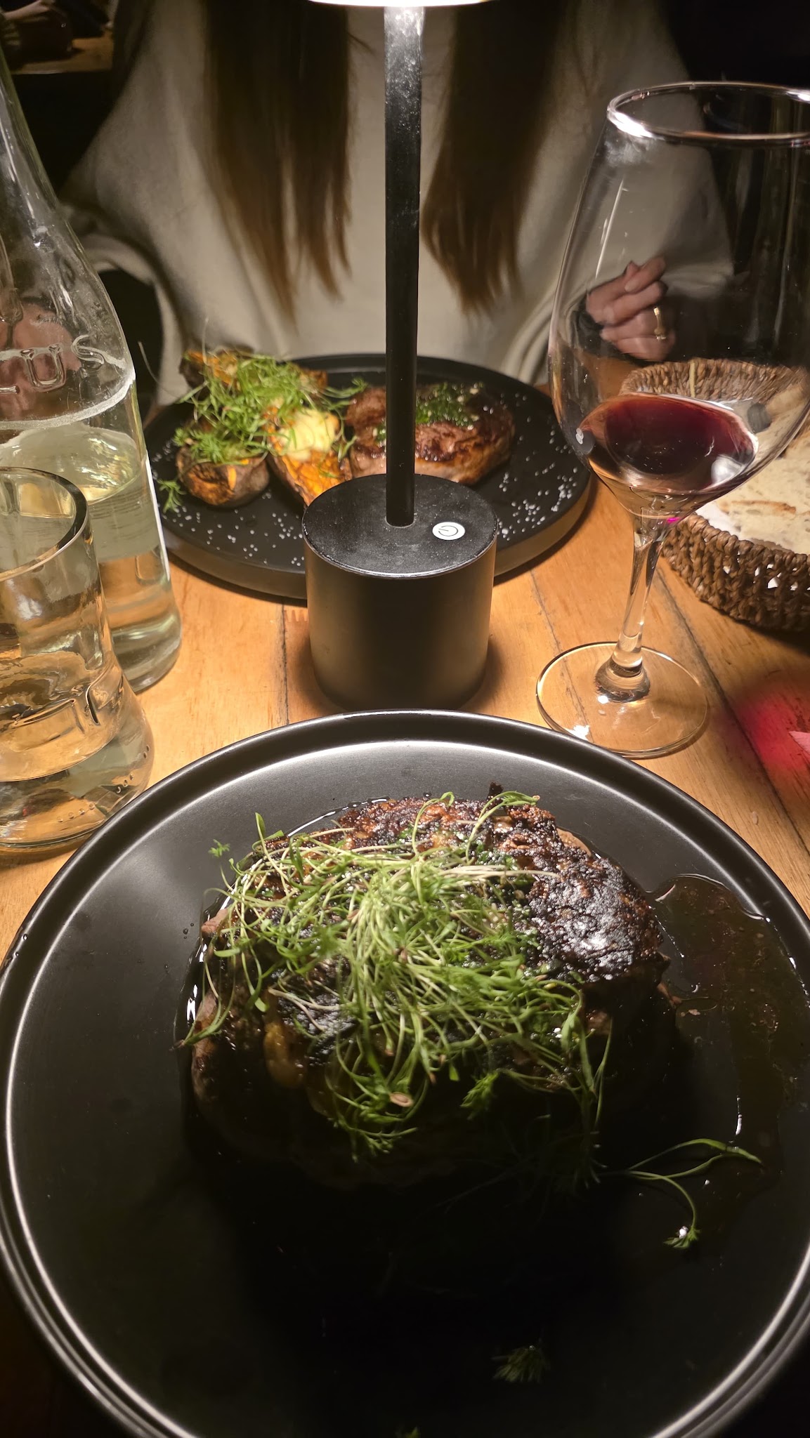 Dilema Café & Restobar · Tomás Diago