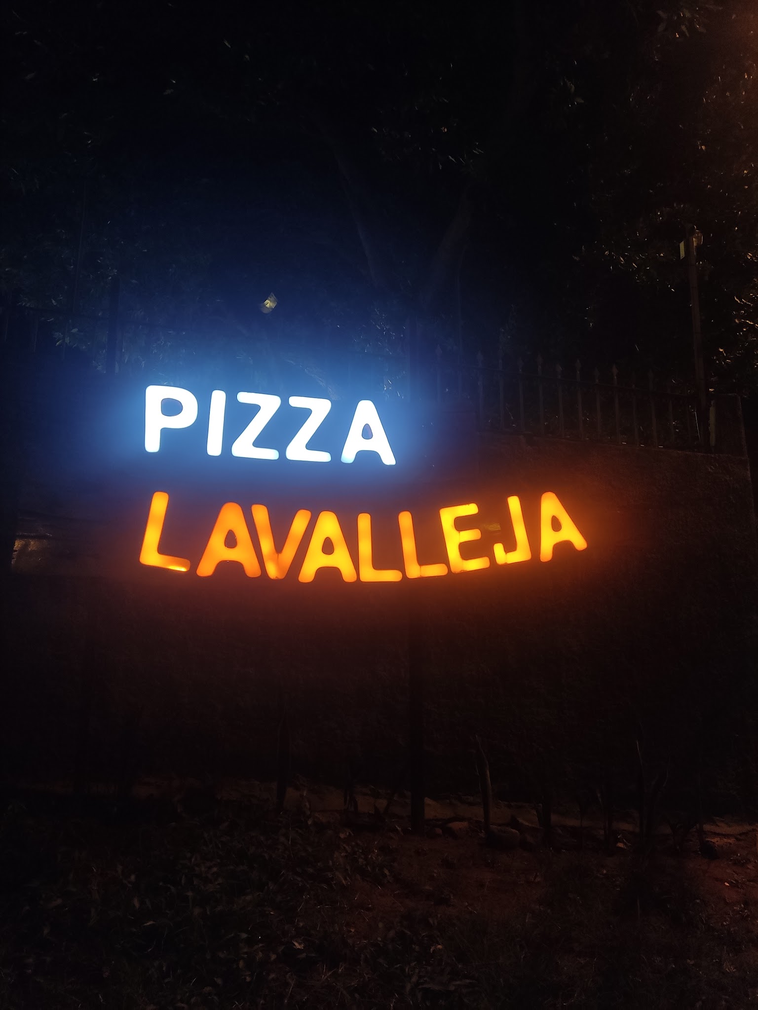 Pizza Lavalleja, Asunción