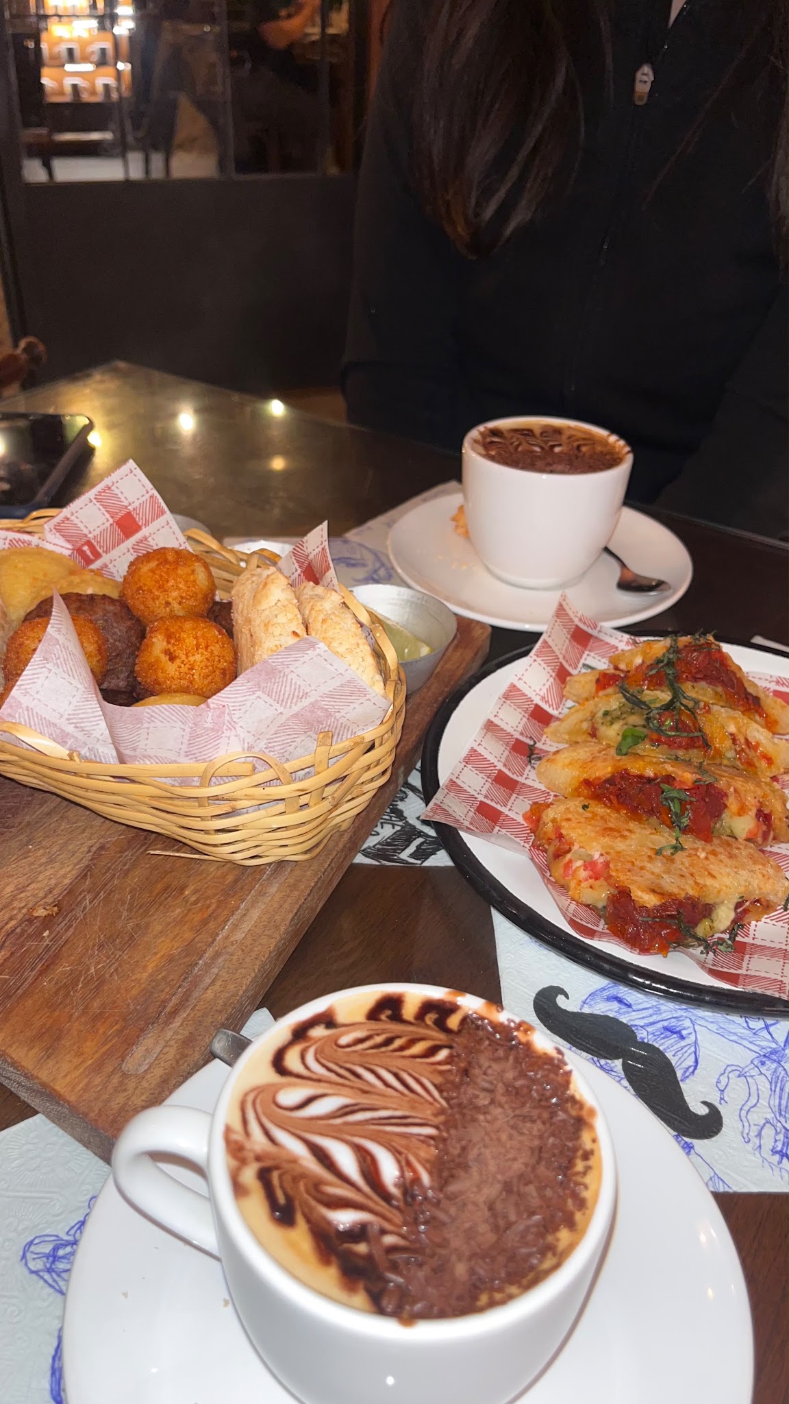 El Café de Acá - Los Laureles