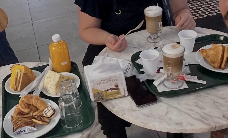 Confitería Carrera · Av. Luis Alberto de Herrera
